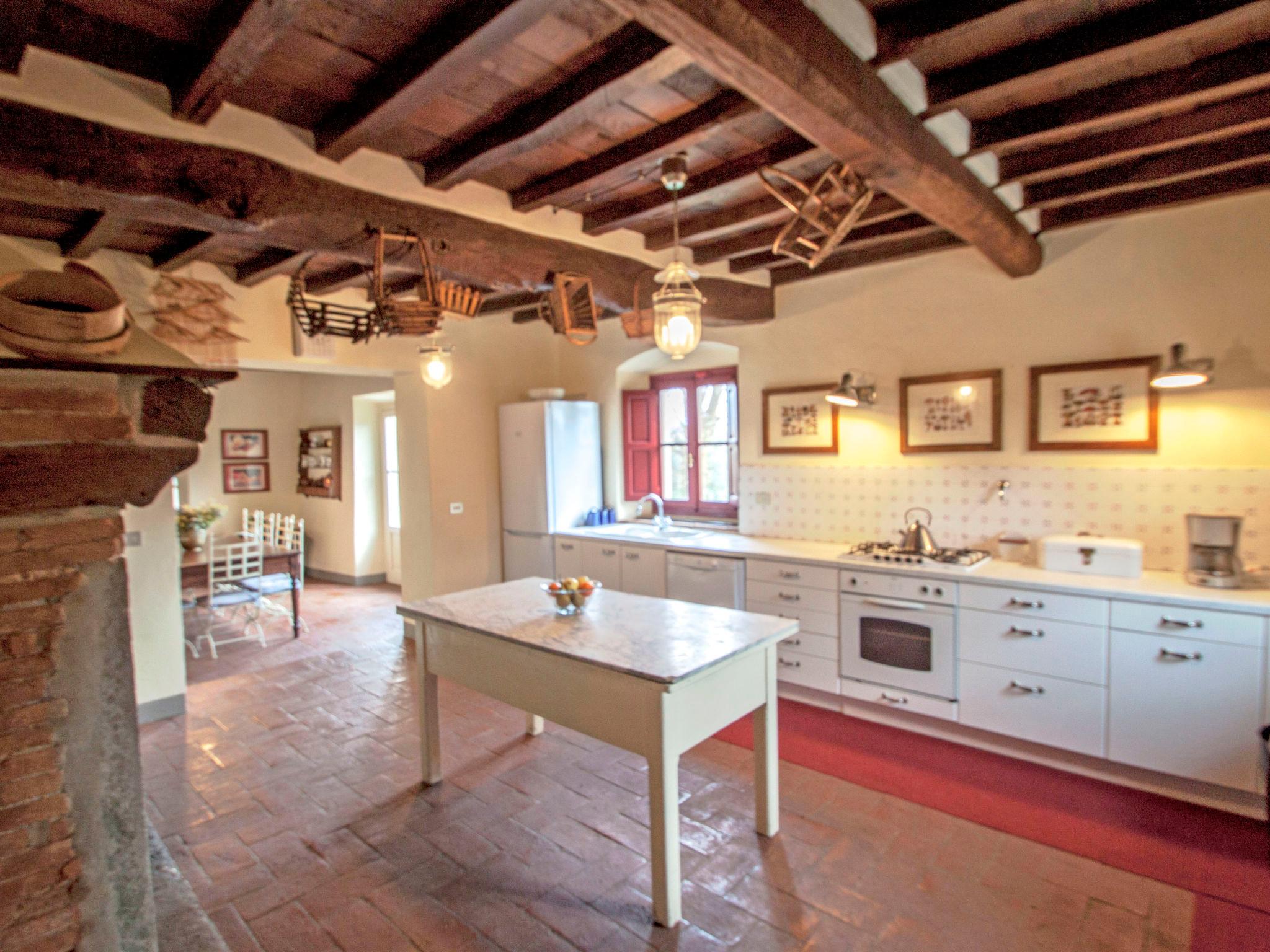 Photo 18 - 6 bedroom House in Vicchio with private pool and garden