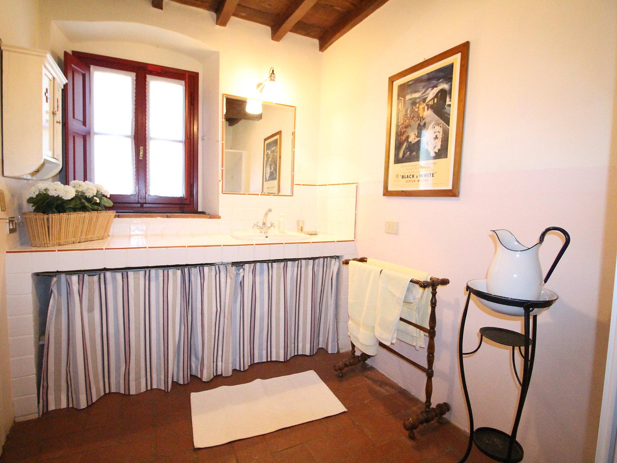 Photo 20 - 6 bedroom House in Vicchio with private pool and garden