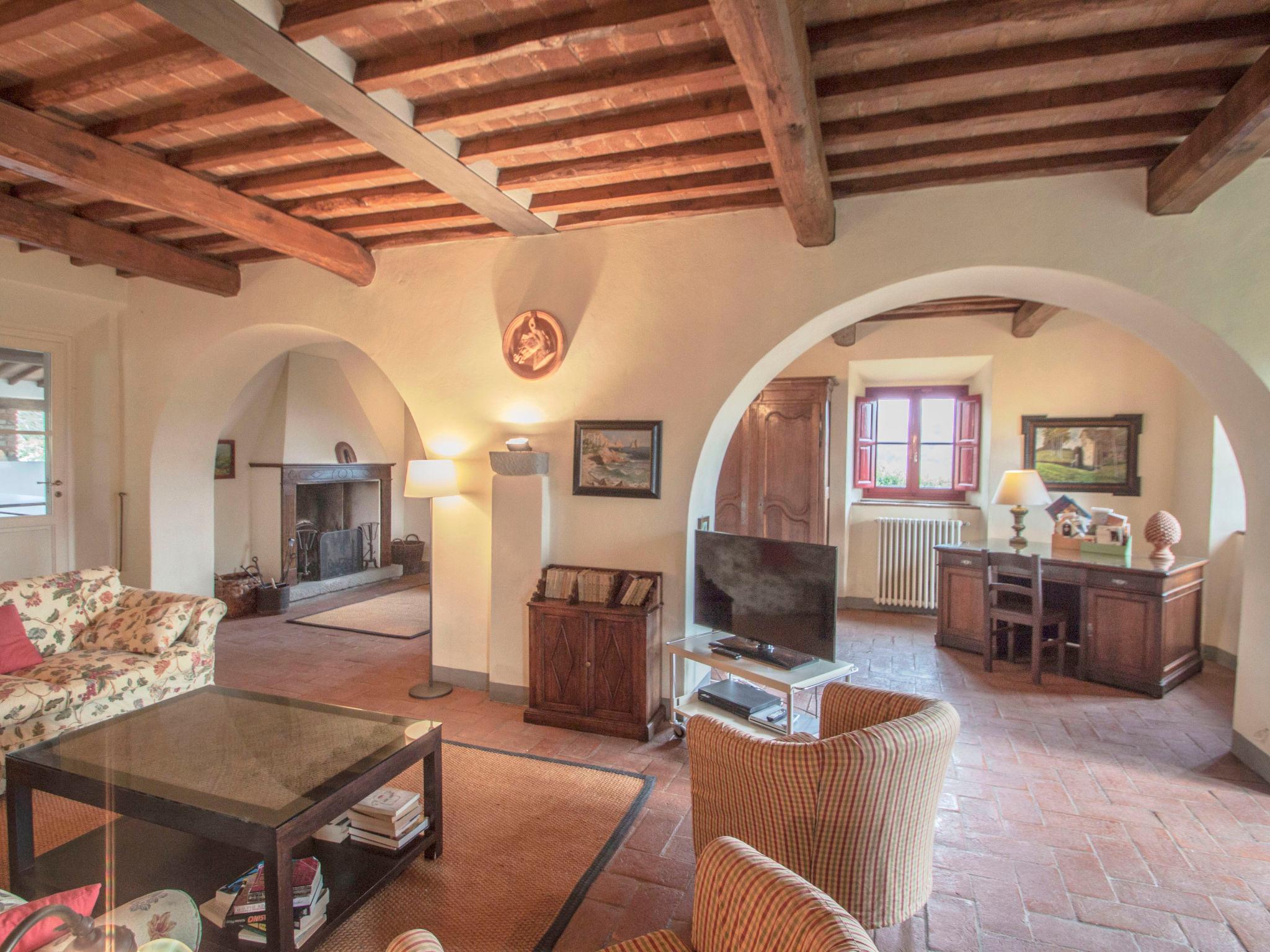 Photo 10 - 6 bedroom House in Vicchio with private pool and garden