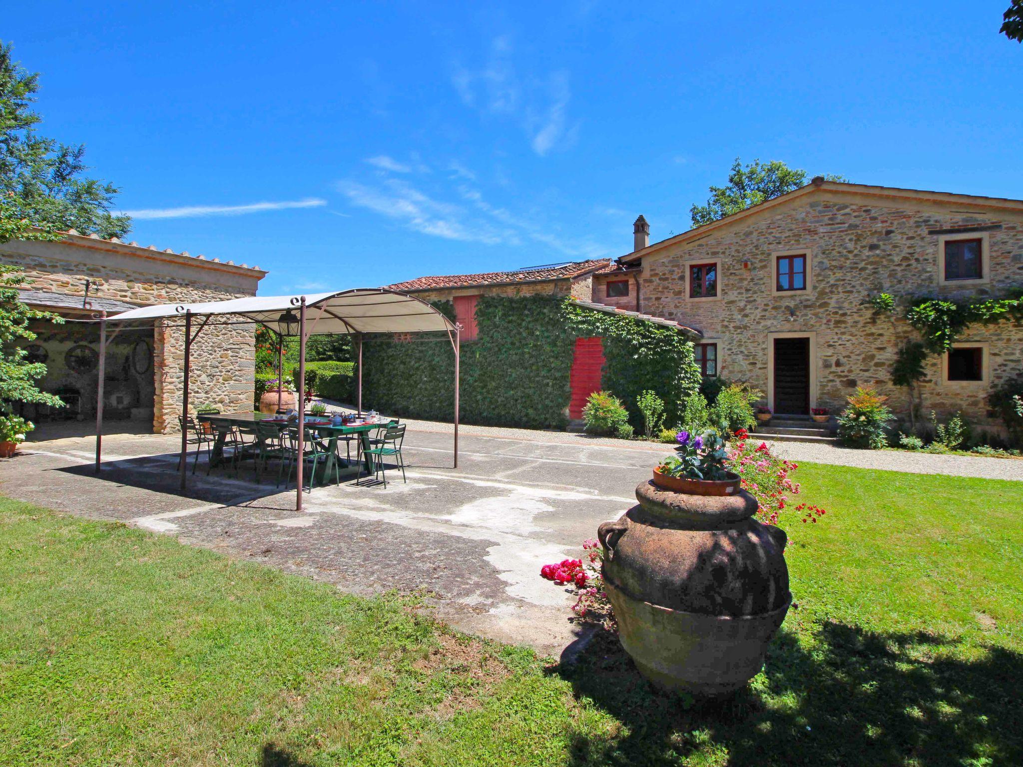 Photo 31 - 6 bedroom House in Vicchio with private pool and garden