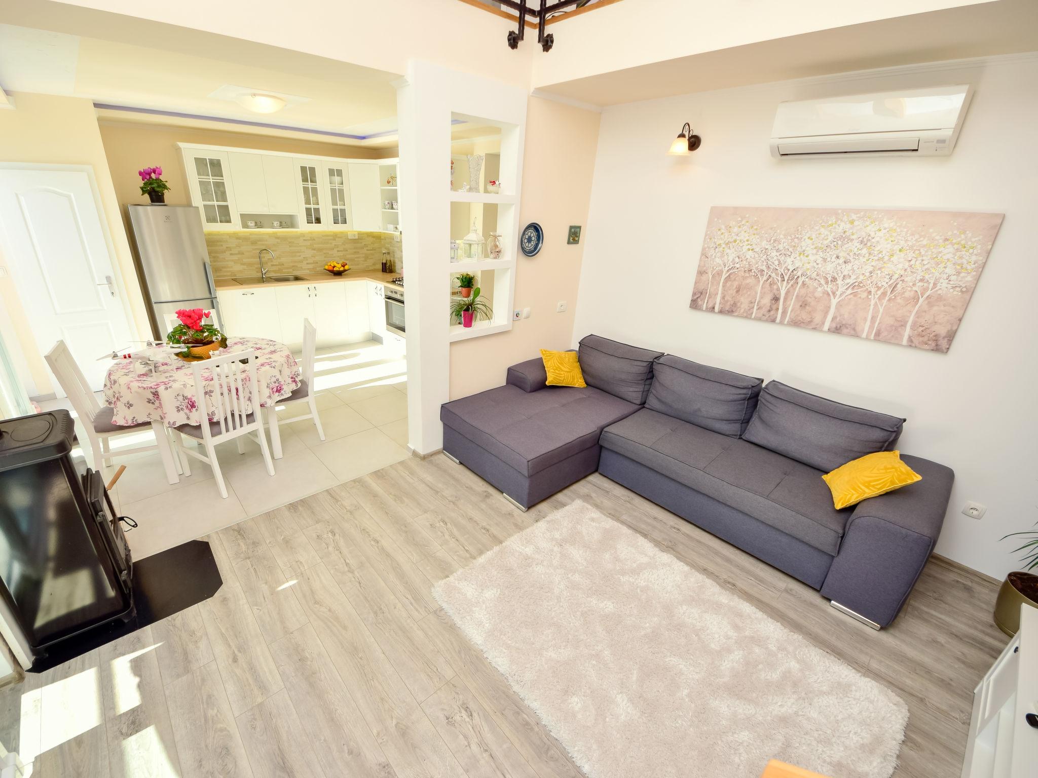 Photo 6 - 4 bedroom House in Omiš with garden and terrace