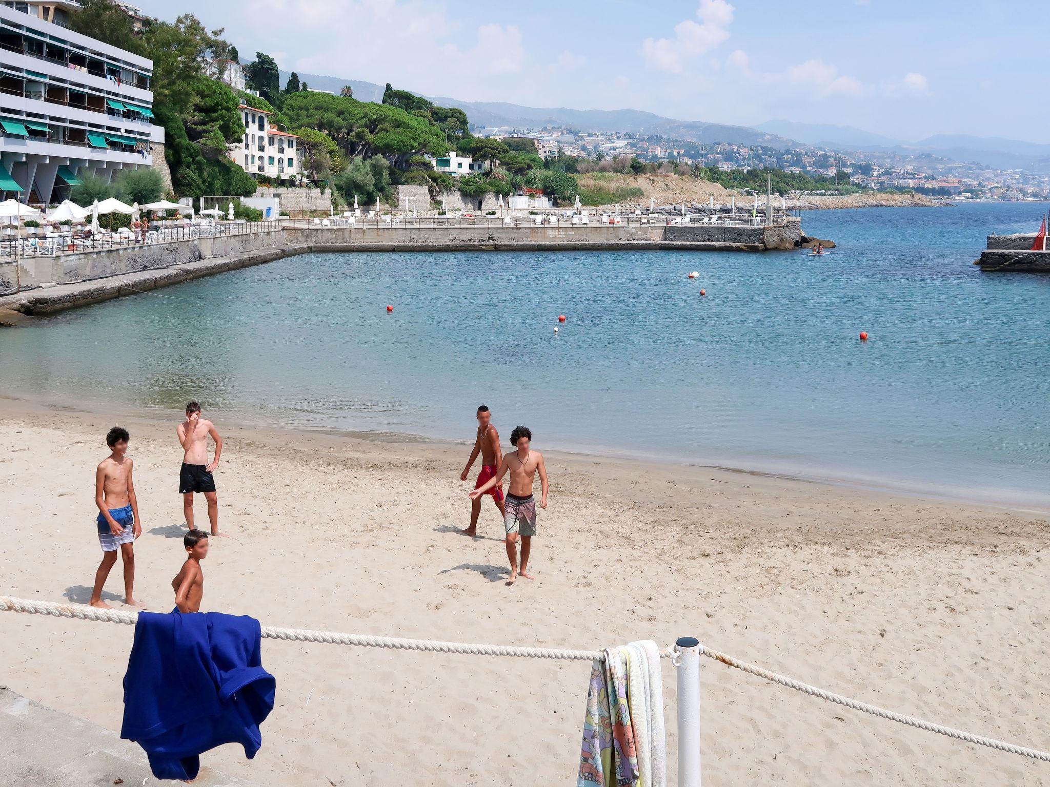 Foto 26 - Apartamento en Sanremo con piscina y vistas al mar