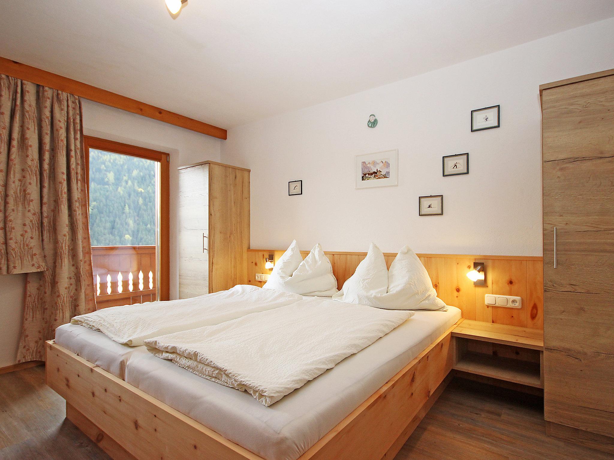 Foto 3 - Apartamento de 4 quartos em Pettneu am Arlberg com jardim e vista para a montanha