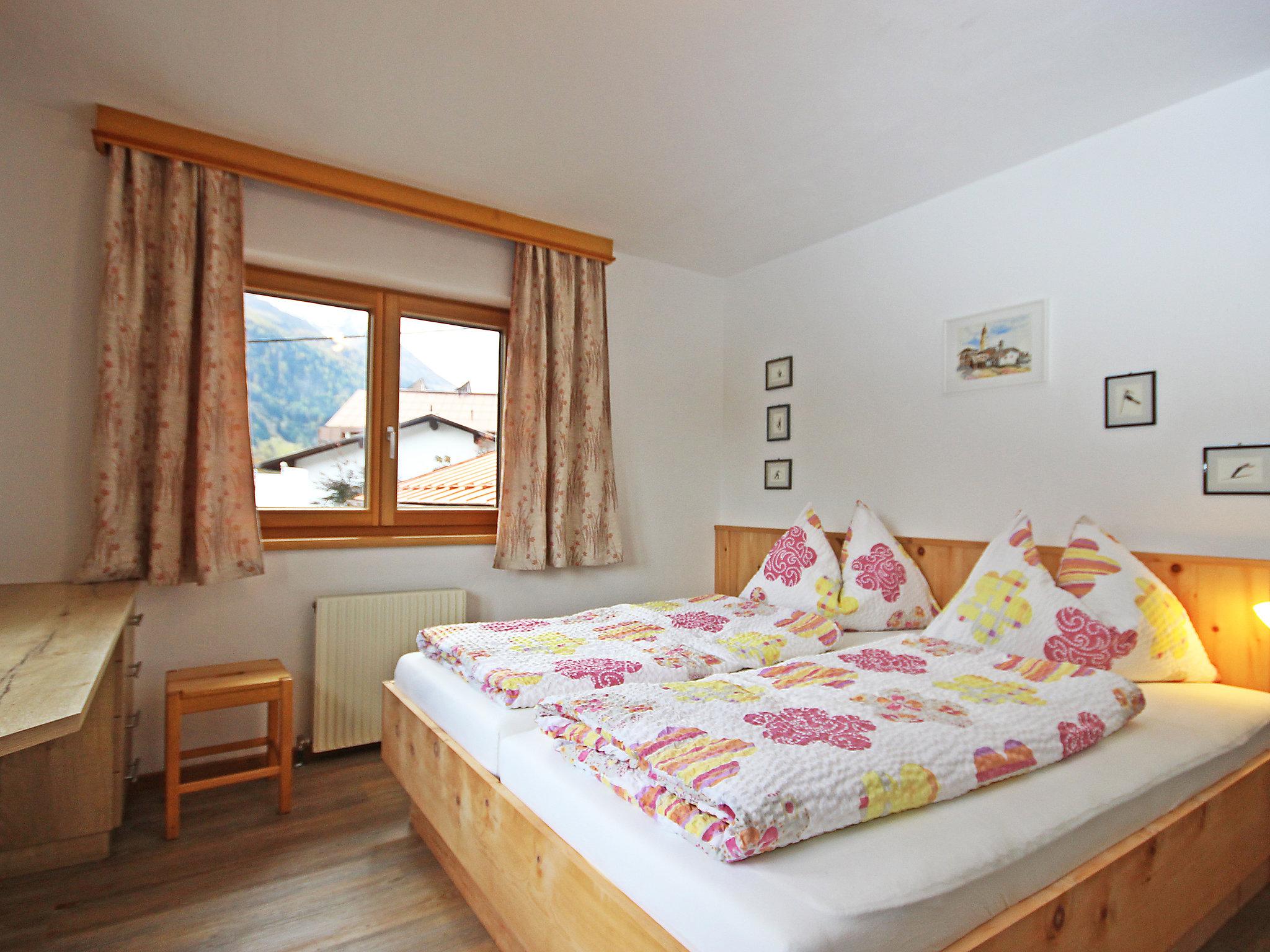 Foto 7 - Apartamento de 4 quartos em Pettneu am Arlberg com jardim e vista para a montanha