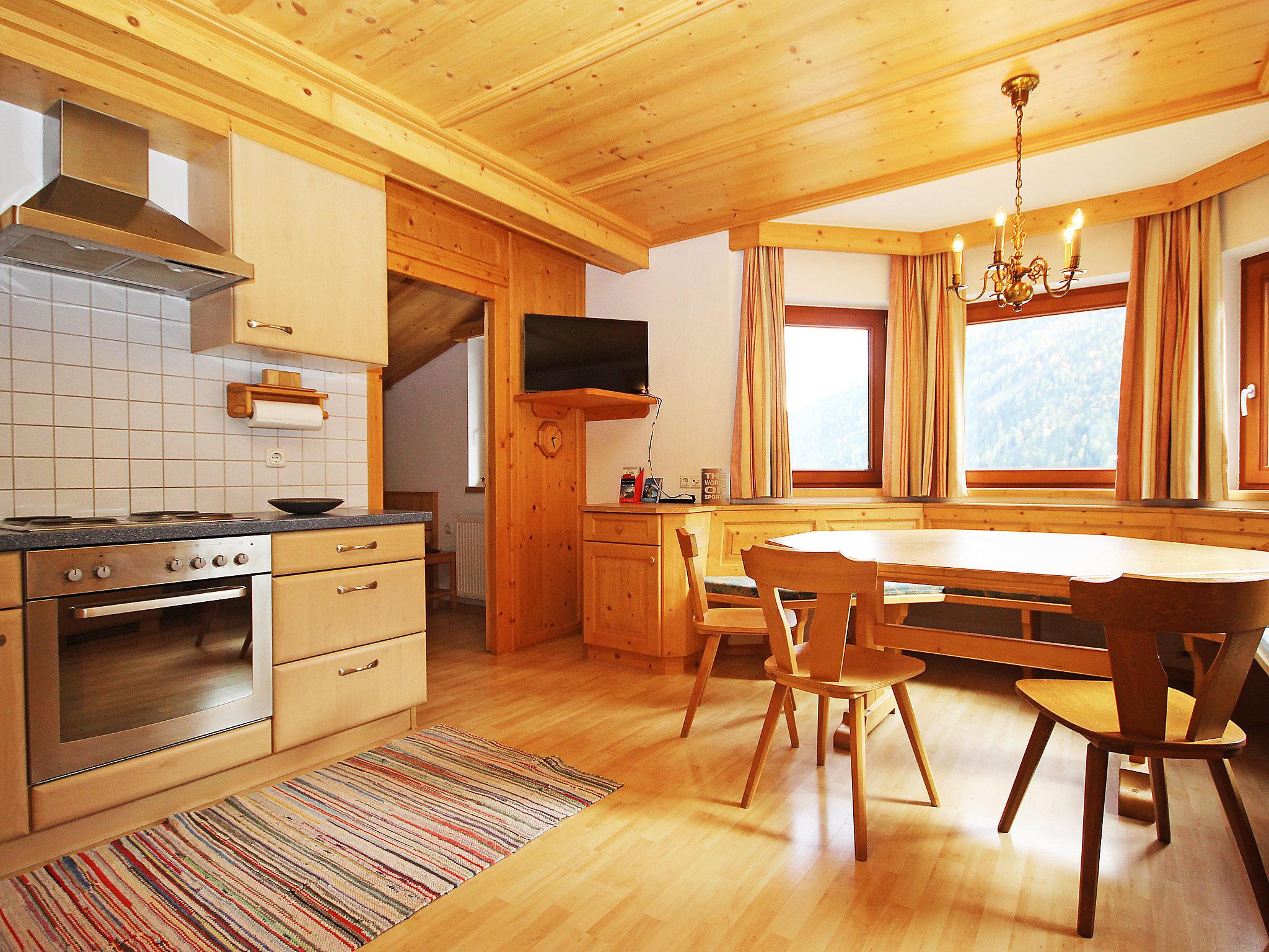 Foto 2 - Appartamento con 4 camere da letto a Pettneu am Arlberg con giardino e vista sulle montagne