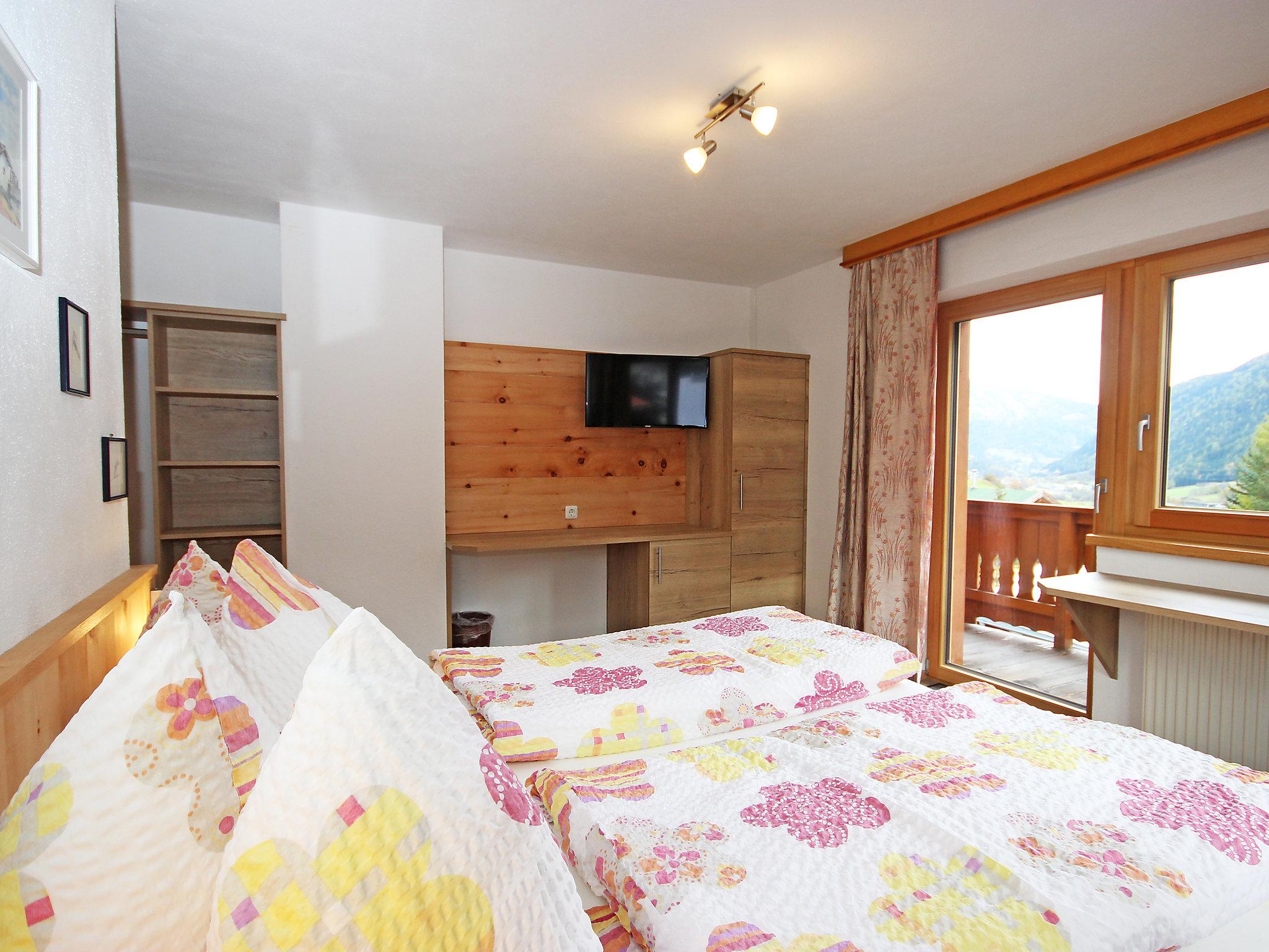 Foto 6 - Apartamento de 4 habitaciones en Pettneu am Arlberg con jardín y vistas a la montaña