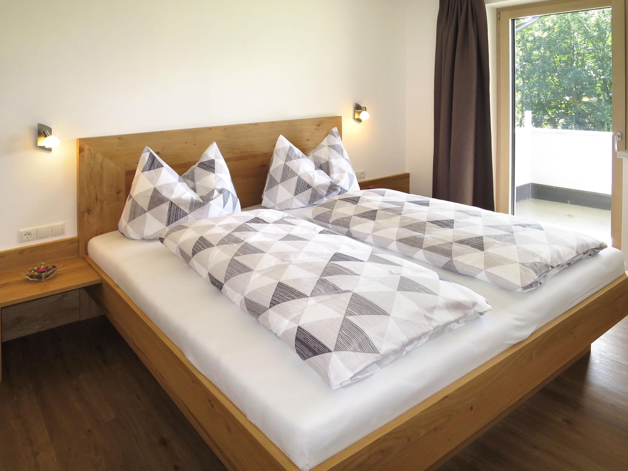 Foto 4 - Appartamento con 2 camere da letto a Ramsau im Zillertal con vista sulle montagne