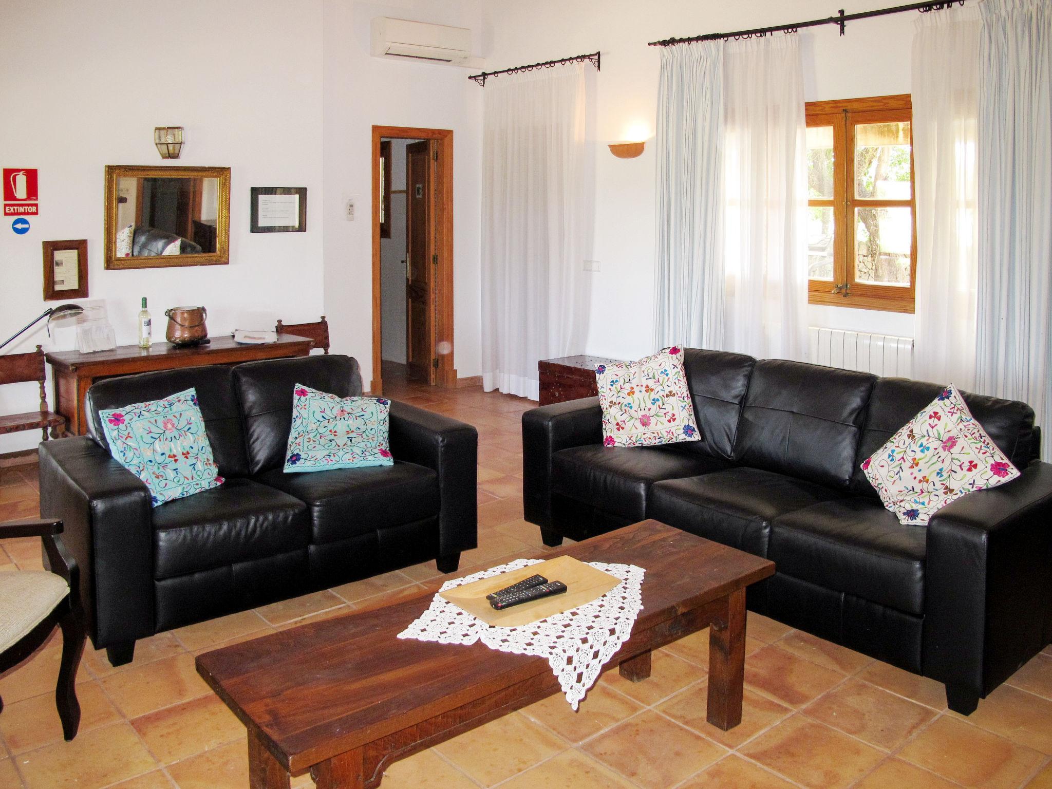 Photo 12 - 3 bedroom House in Porreres with private pool and garden