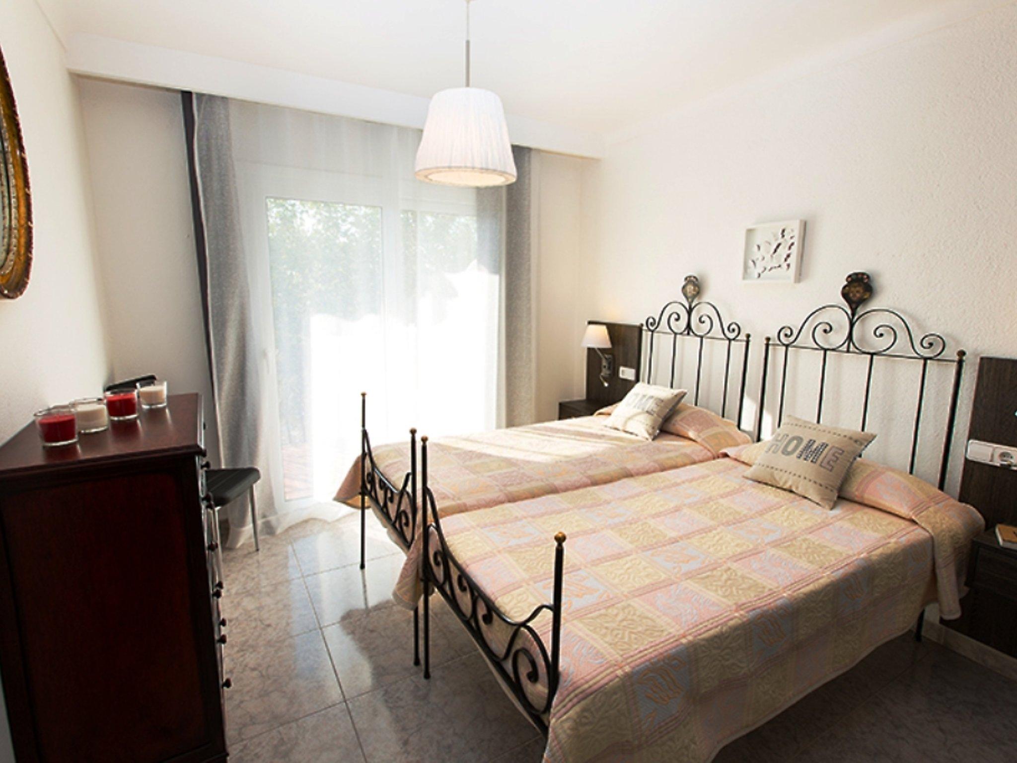 Foto 4 - Apartamento de 1 quarto em Castelló d'Empúries com vistas do mar