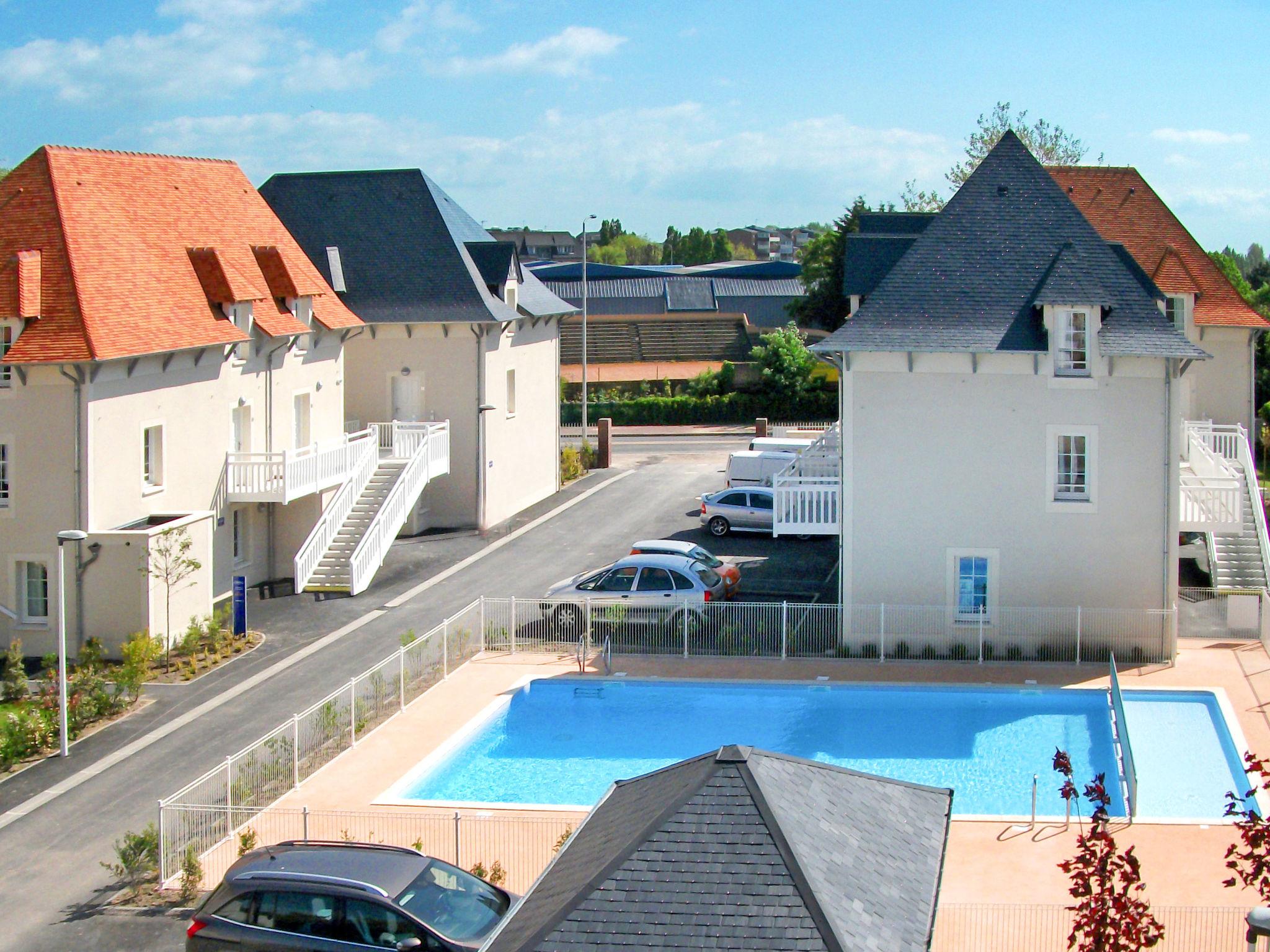Foto 13 - Appartamento con 2 camere da letto a Cabourg con piscina e vista mare