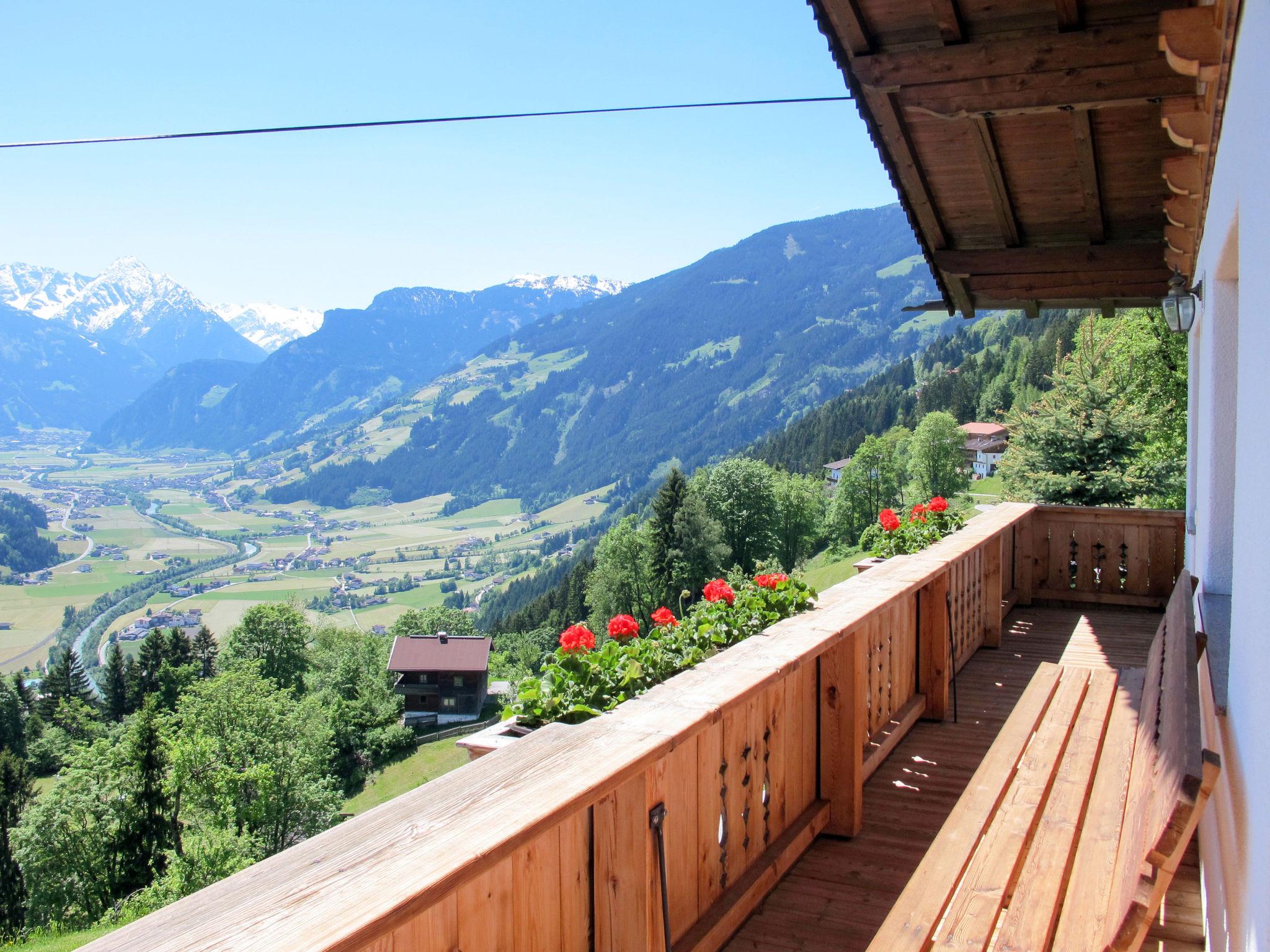 Foto 3 - Apartamento de 2 quartos em Zellberg com jardim e vista para a montanha