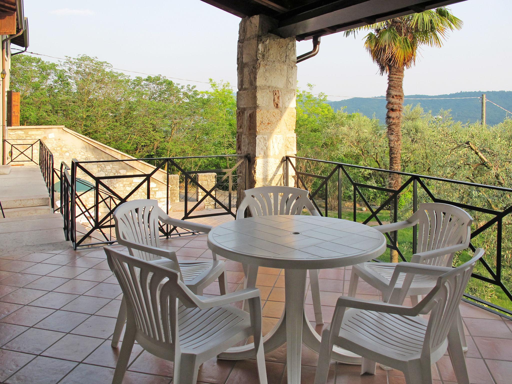 Photo 4 - Apartment in Garda with swimming pool and mountain view