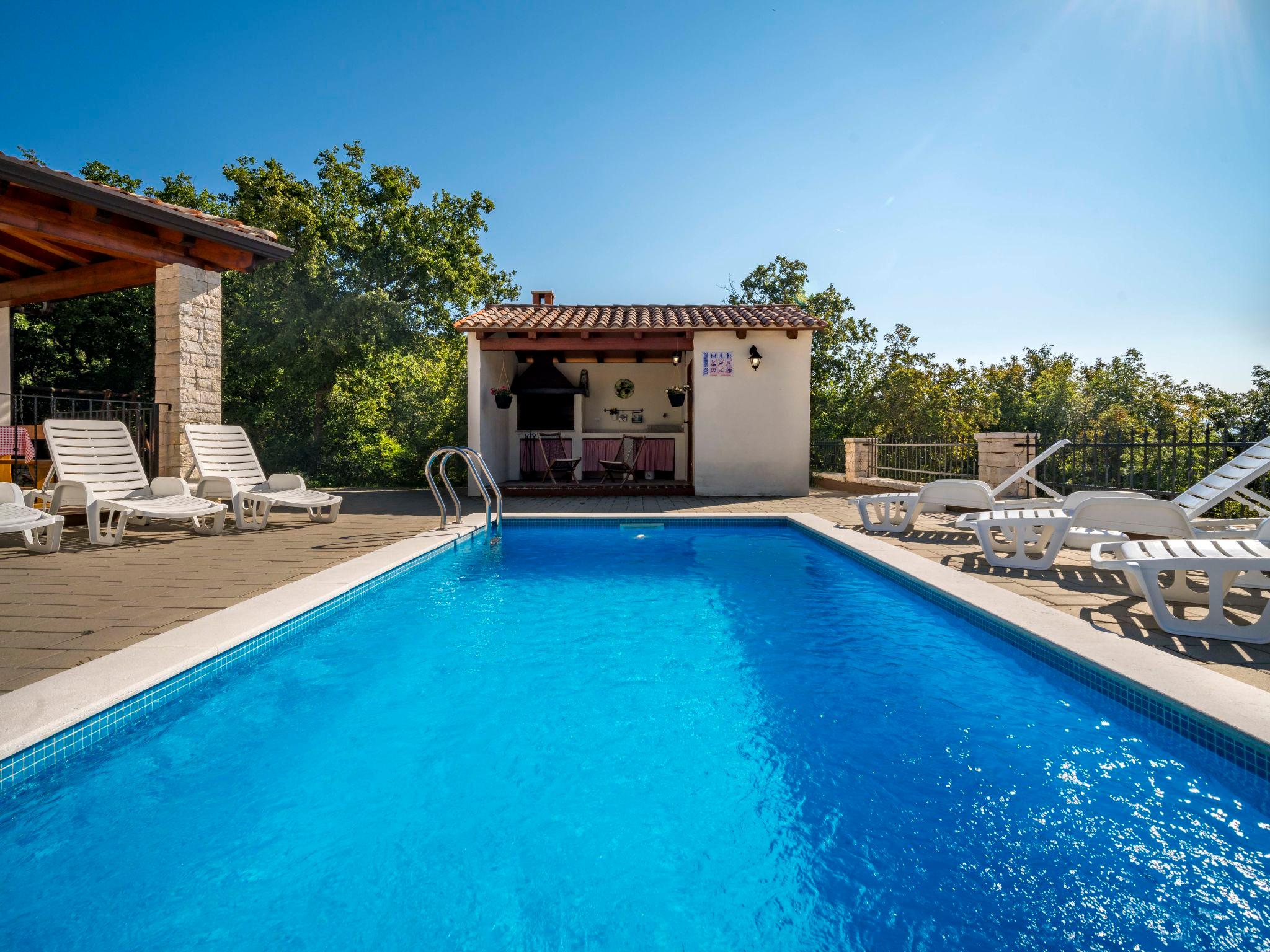 Foto 2 - Casa de 4 quartos em Labin com piscina privada e vistas do mar