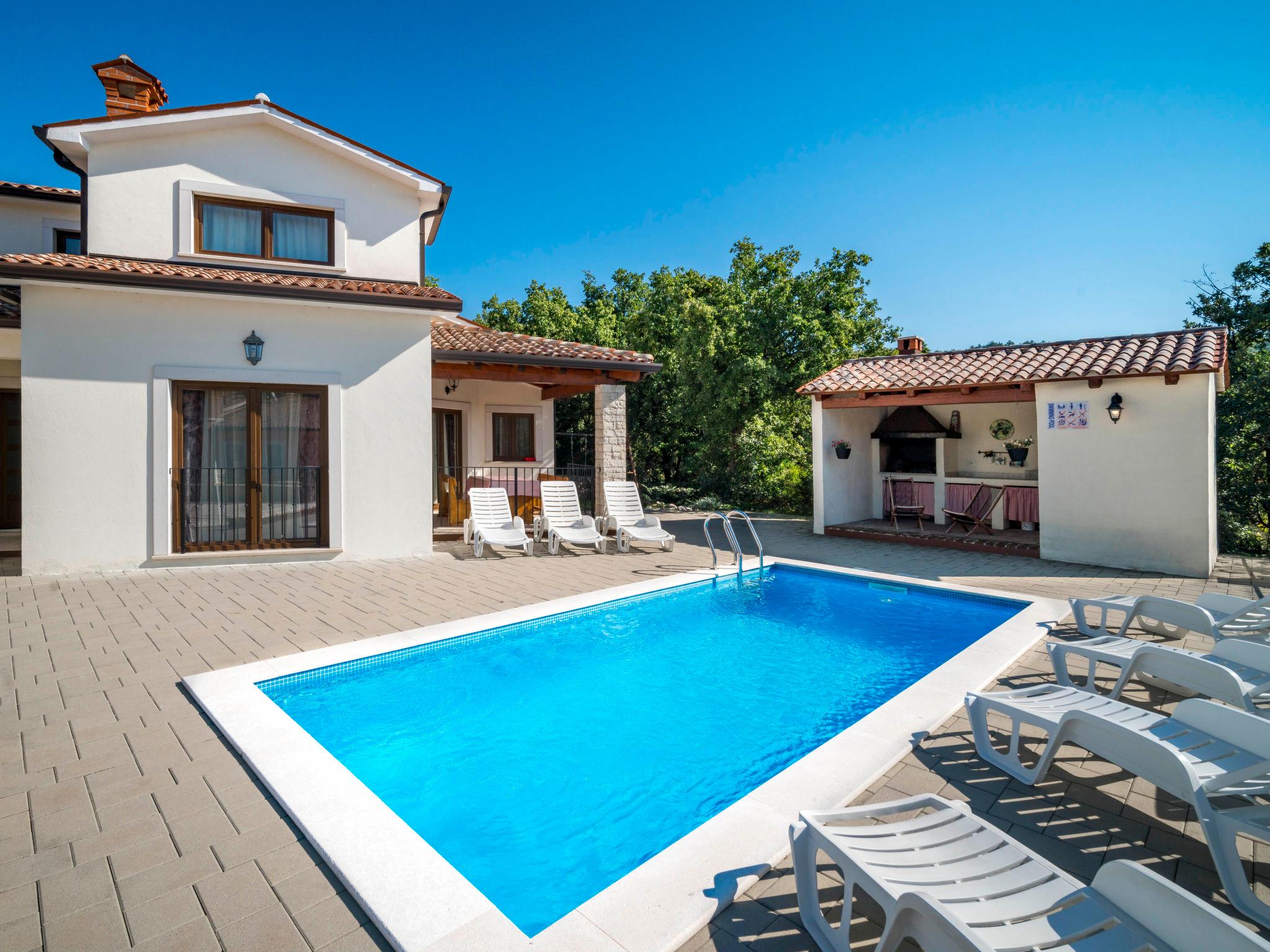 Foto 5 - Casa de 4 quartos em Labin com piscina privada e vistas do mar