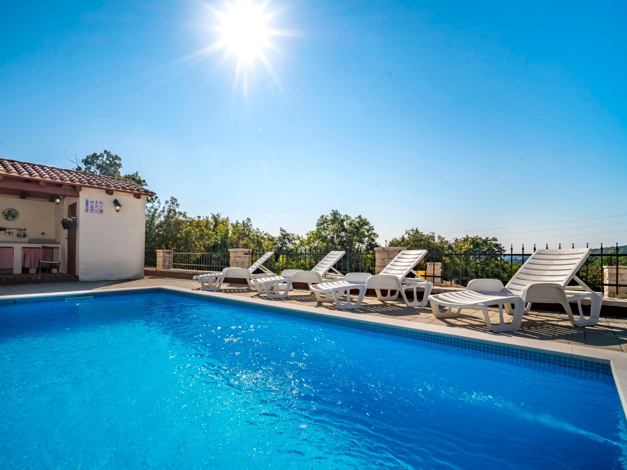 Foto 21 - Casa de 4 quartos em Labin com piscina privada e vistas do mar
