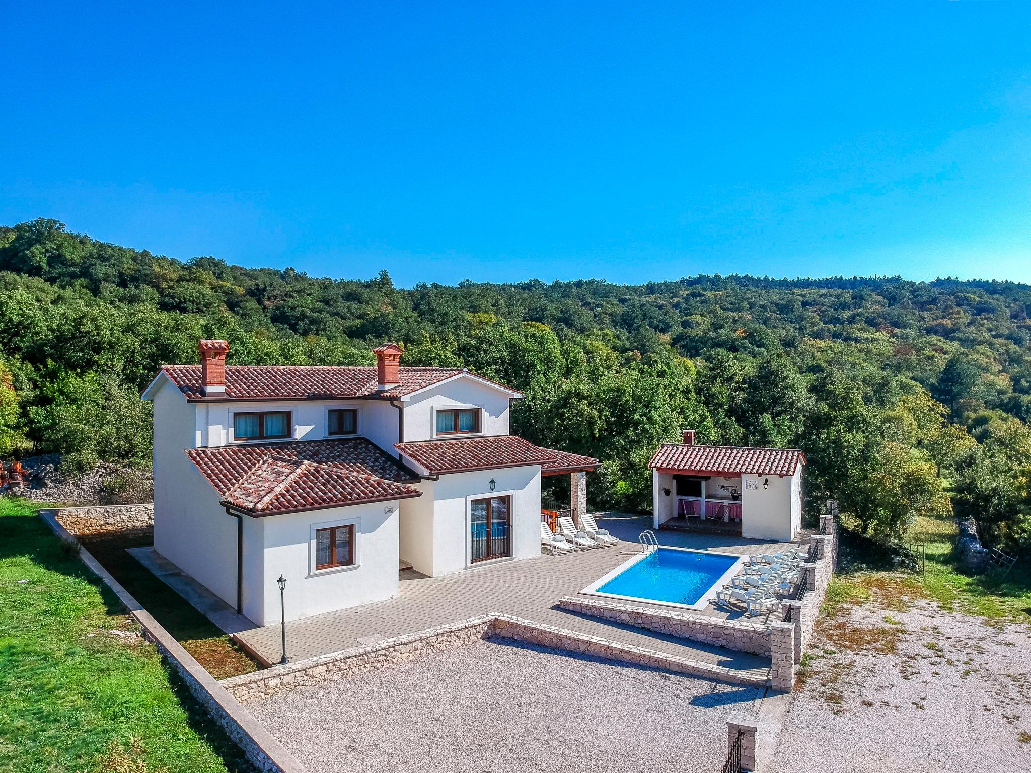 Foto 1 - Casa de 4 quartos em Labin com piscina privada e vistas do mar