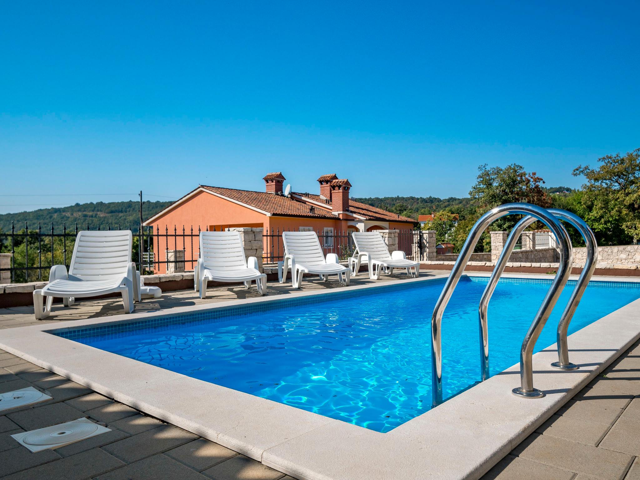 Foto 26 - Casa de 4 quartos em Labin com piscina privada e vistas do mar
