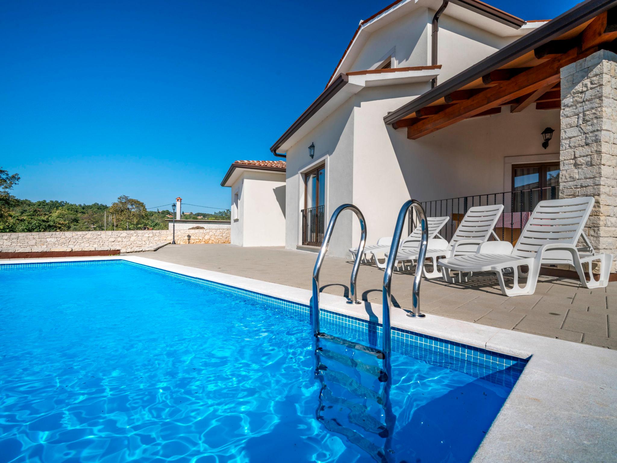 Foto 23 - Casa de 4 quartos em Labin com piscina privada e vistas do mar