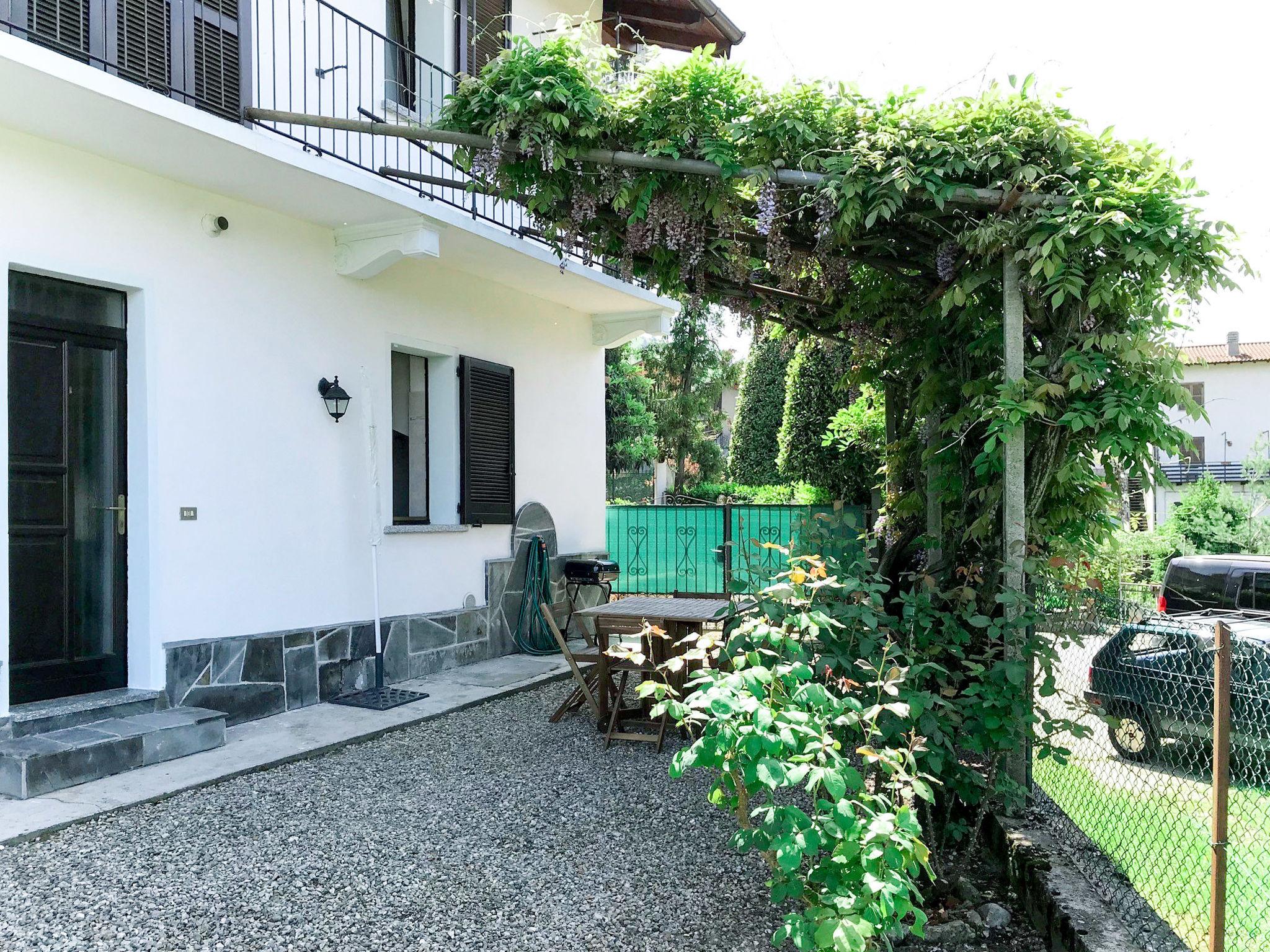 Photo 15 - 1 bedroom Apartment in Luino with garden and mountain view