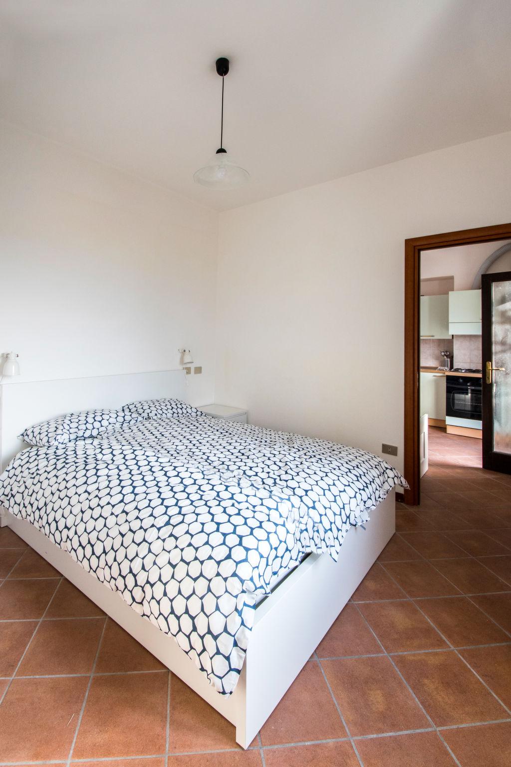 Photo 10 - 1 bedroom Apartment in Luino with garden and mountain view