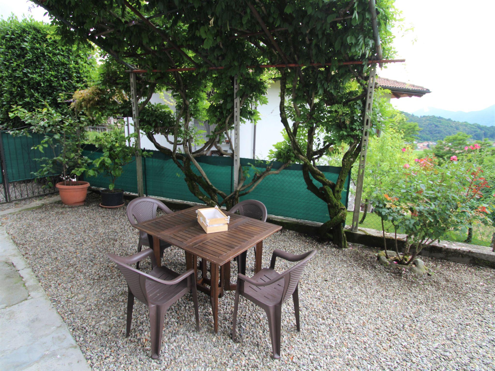 Photo 16 - Appartement de 1 chambre à Luino avec jardin et vues sur la montagne