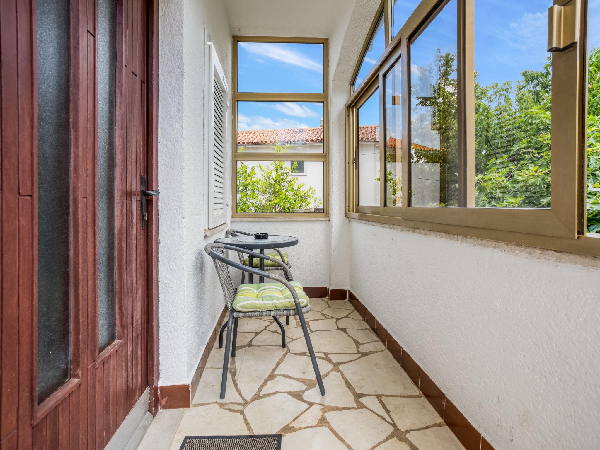 Foto 12 - Appartamento con 1 camera da letto a Poreč con giardino e vista mare