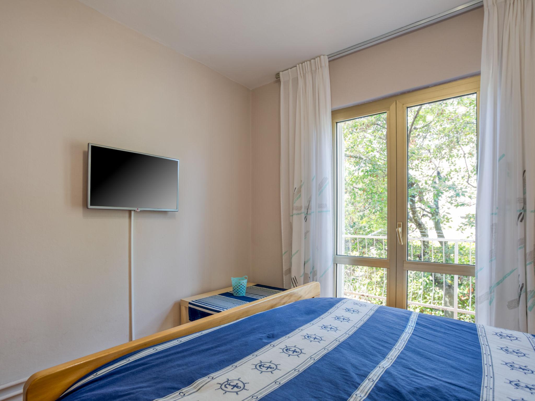 Photo 10 - 1 bedroom Apartment in Poreč with garden and sea view