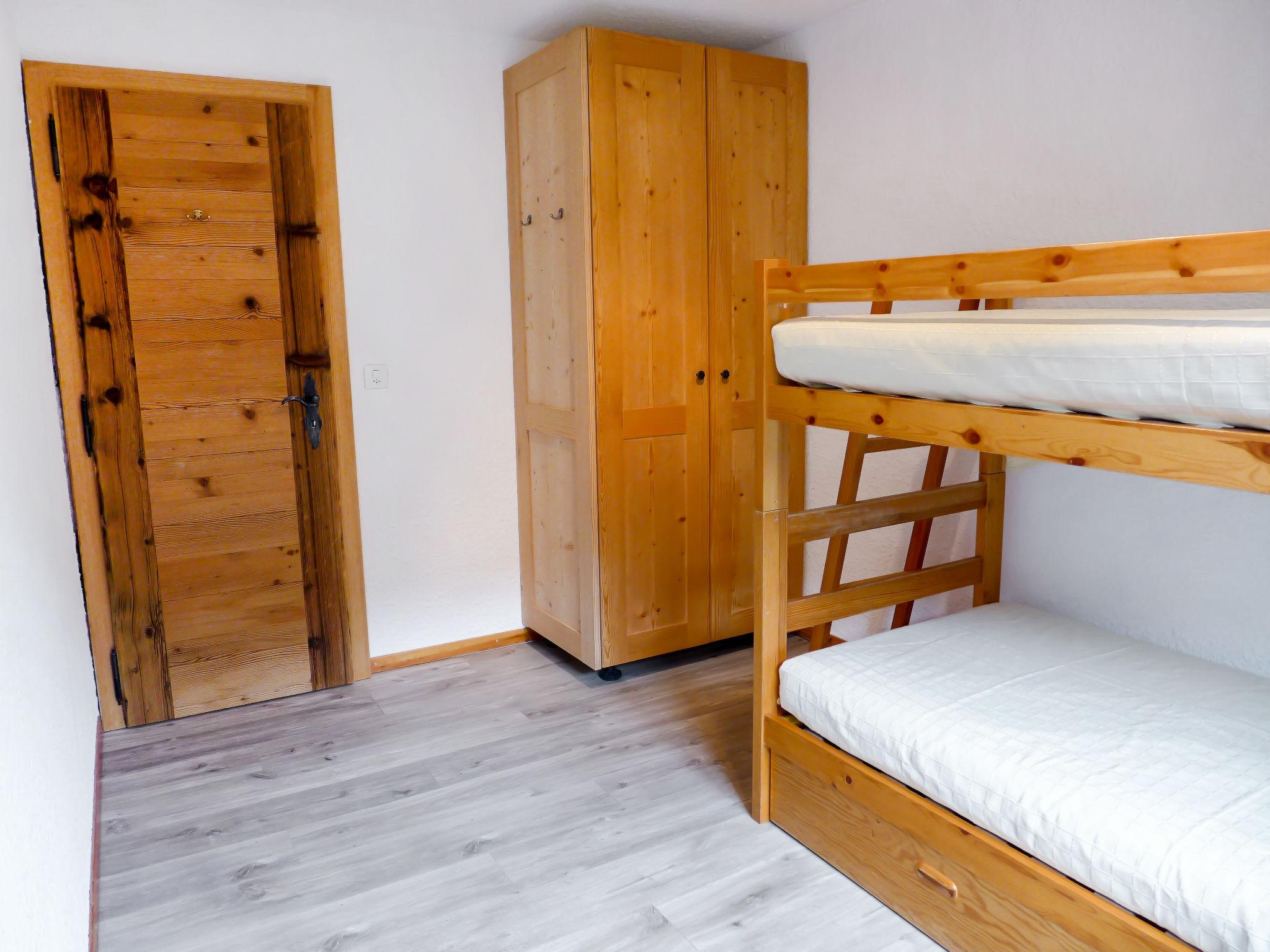 Foto 12 - Appartamento con 2 camere da letto a Ollon con sauna e vasca idromassaggio