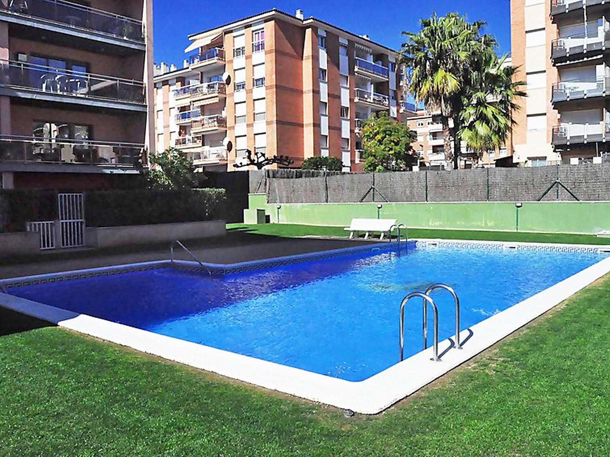 Foto 1 - Apartamento de 2 habitaciones en Lloret de Mar con piscina y vistas al mar