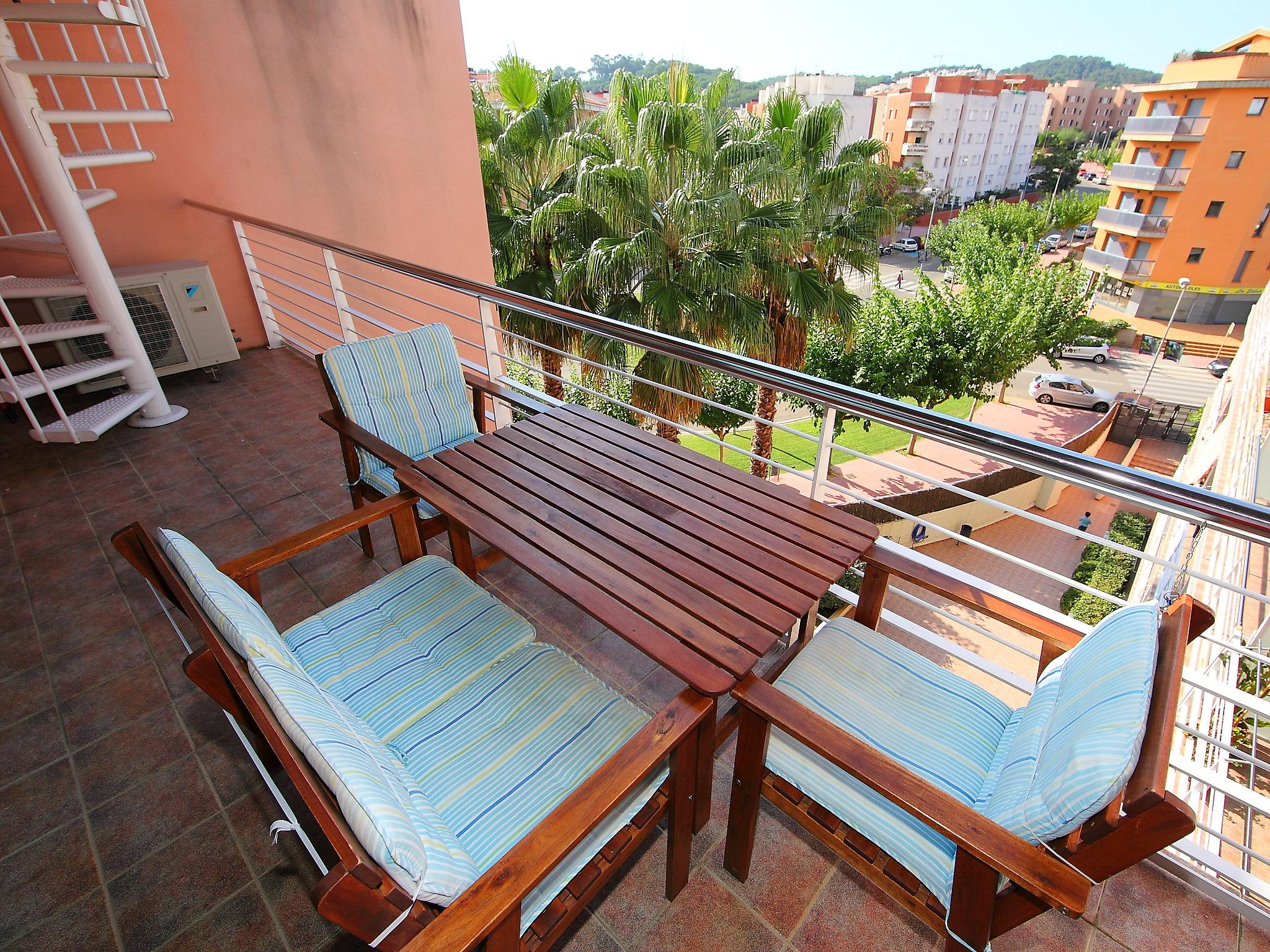 Foto 12 - Apartamento de 2 quartos em Lloret de Mar com piscina e terraço