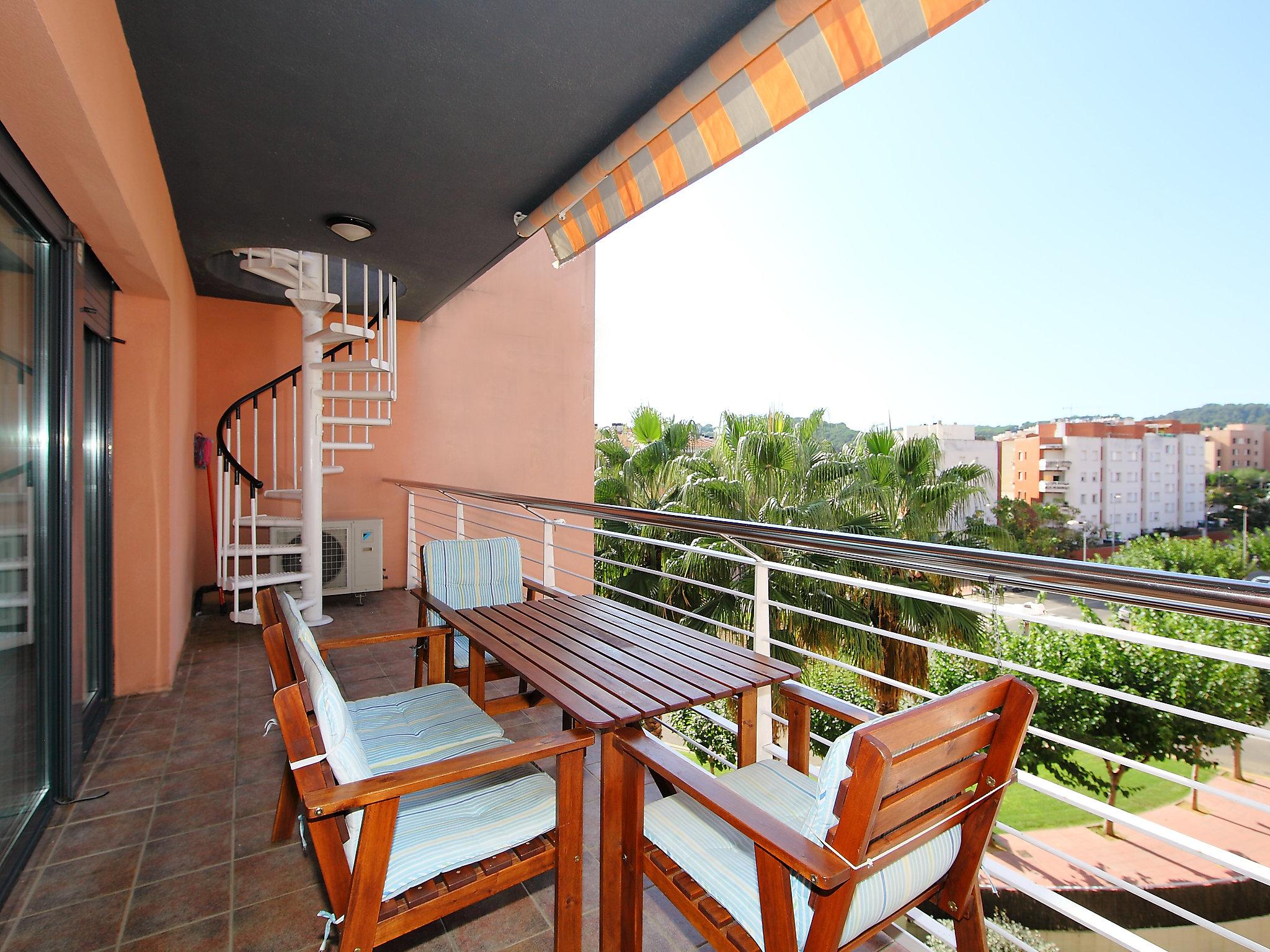 Foto 2 - Apartamento de 2 quartos em Lloret de Mar com piscina e vistas do mar