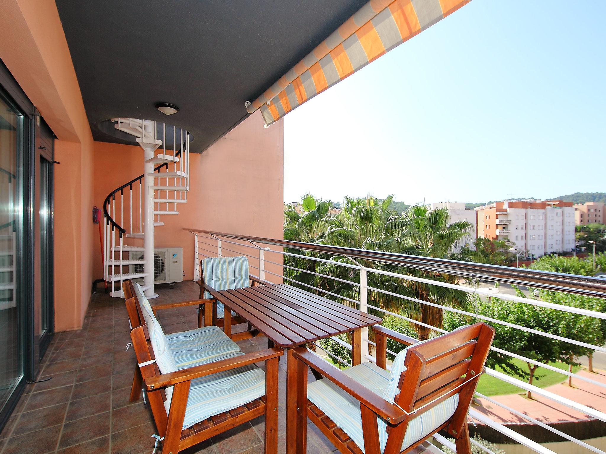 Photo 2 - 2 bedroom Apartment in Lloret de Mar with swimming pool and terrace