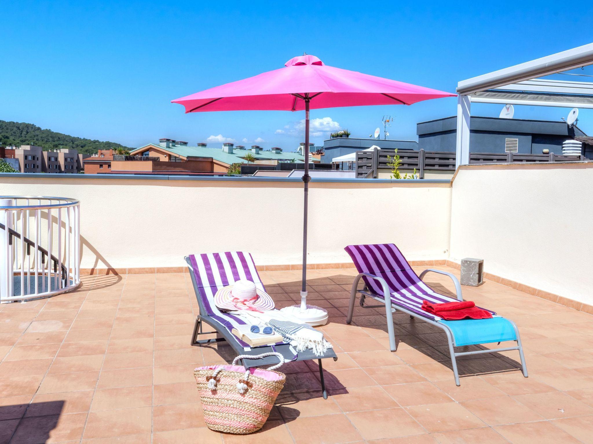 Foto 11 - Appartamento con 2 camere da letto a Lloret de Mar con piscina e vista mare