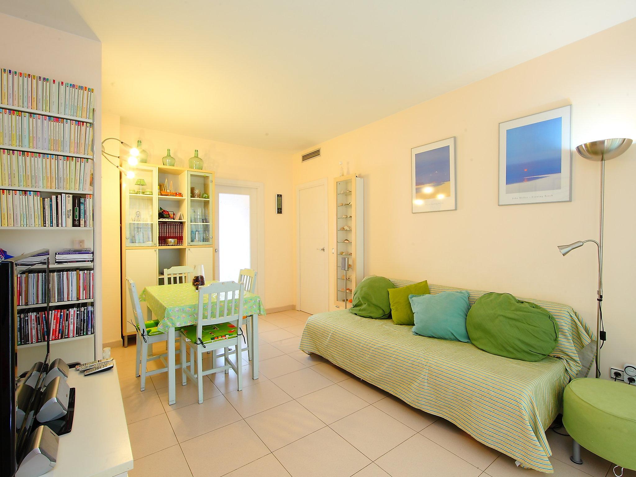 Photo 10 - 2 bedroom Apartment in Lloret de Mar with swimming pool and sea view