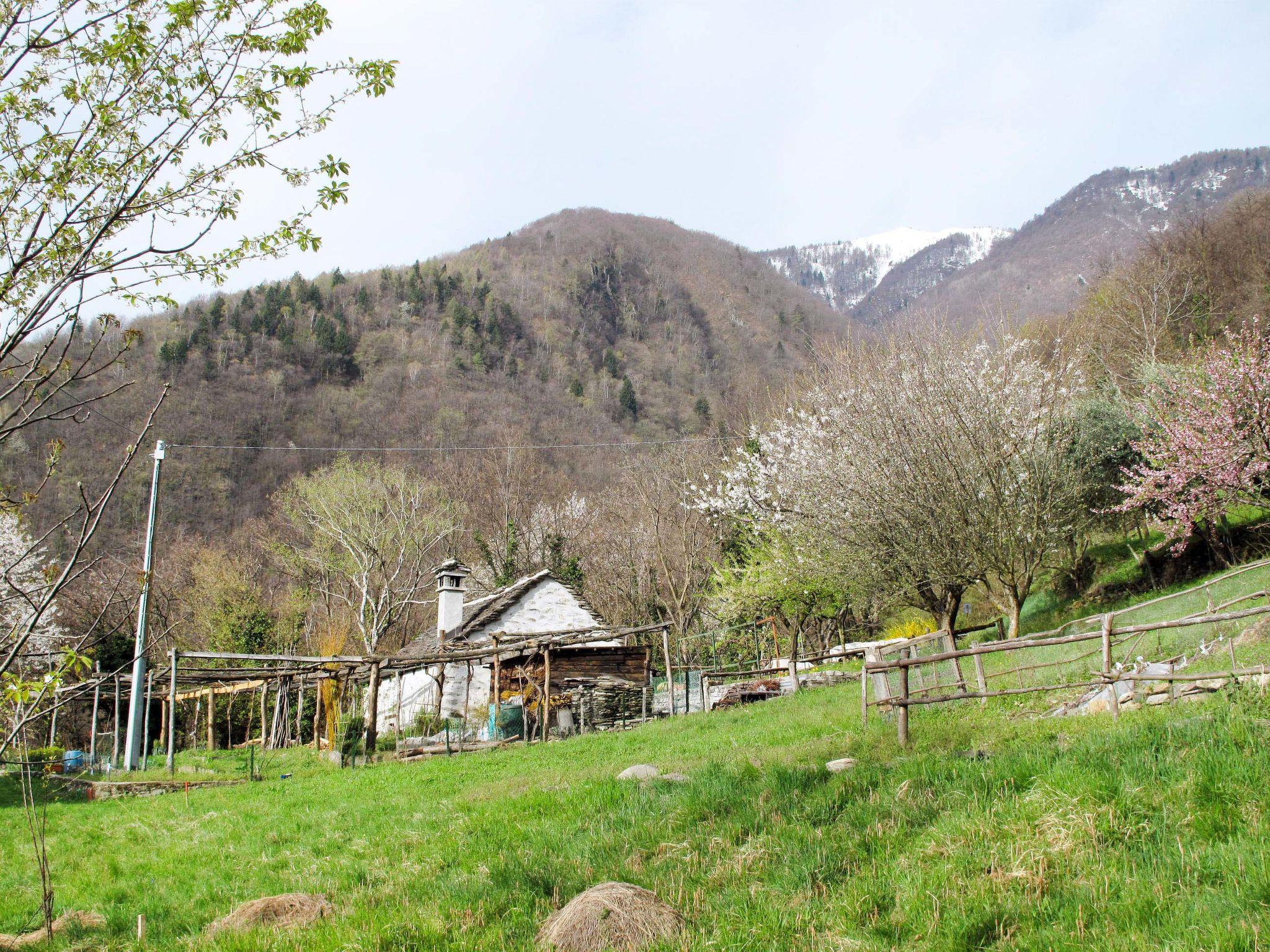 Foto 22 - Casa de 1 quarto em Domodossola com jardim e terraço