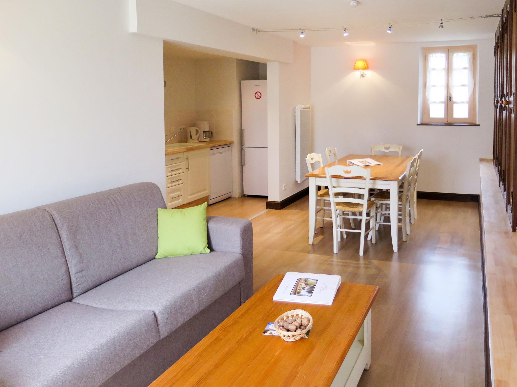 Photo 4 - 3 bedroom Apartment in Saint-Vincent-de-Cosse with swimming pool and terrace