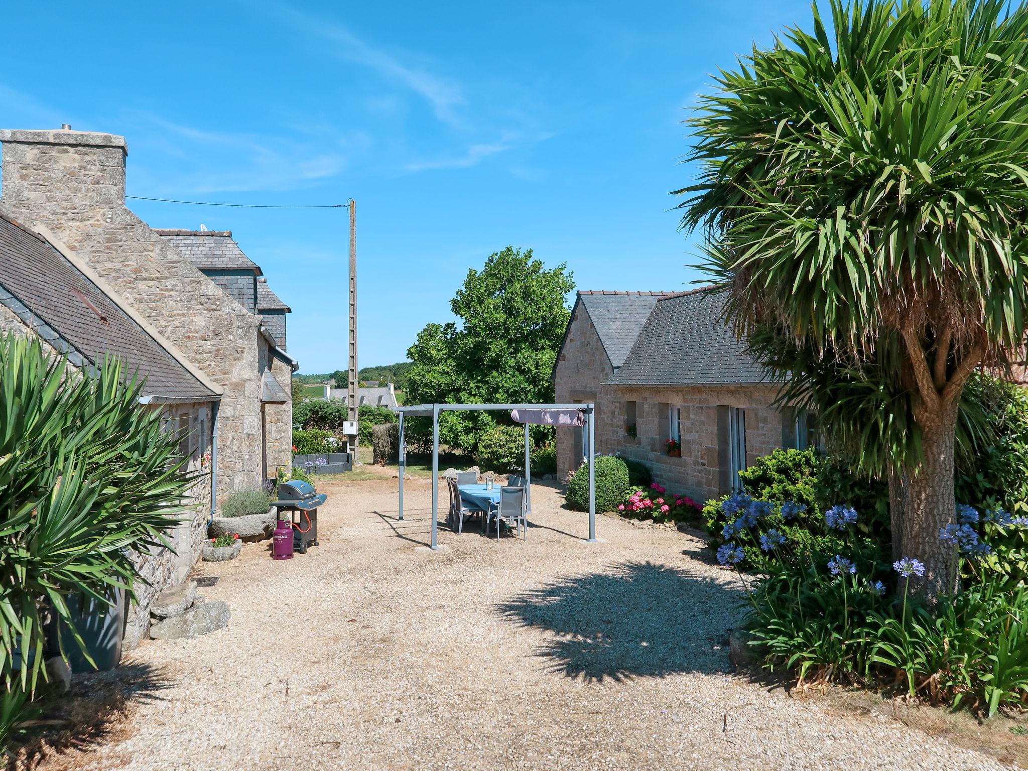 Foto 18 - Haus mit 1 Schlafzimmer in Plounévez-Lochrist mit garten und blick aufs meer