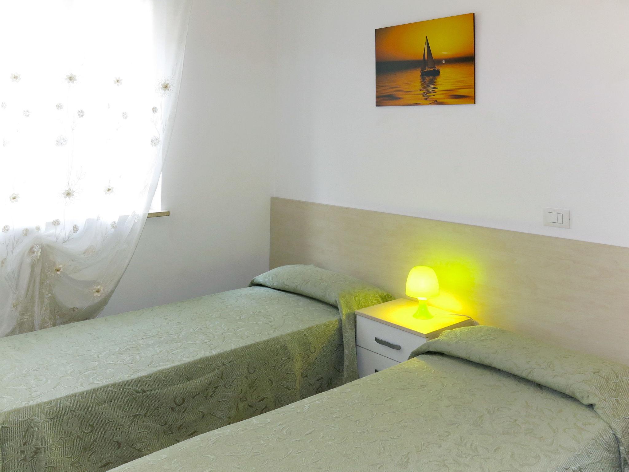 Photo 15 - 6 bedroom House in Alba Adriatica with garden and terrace