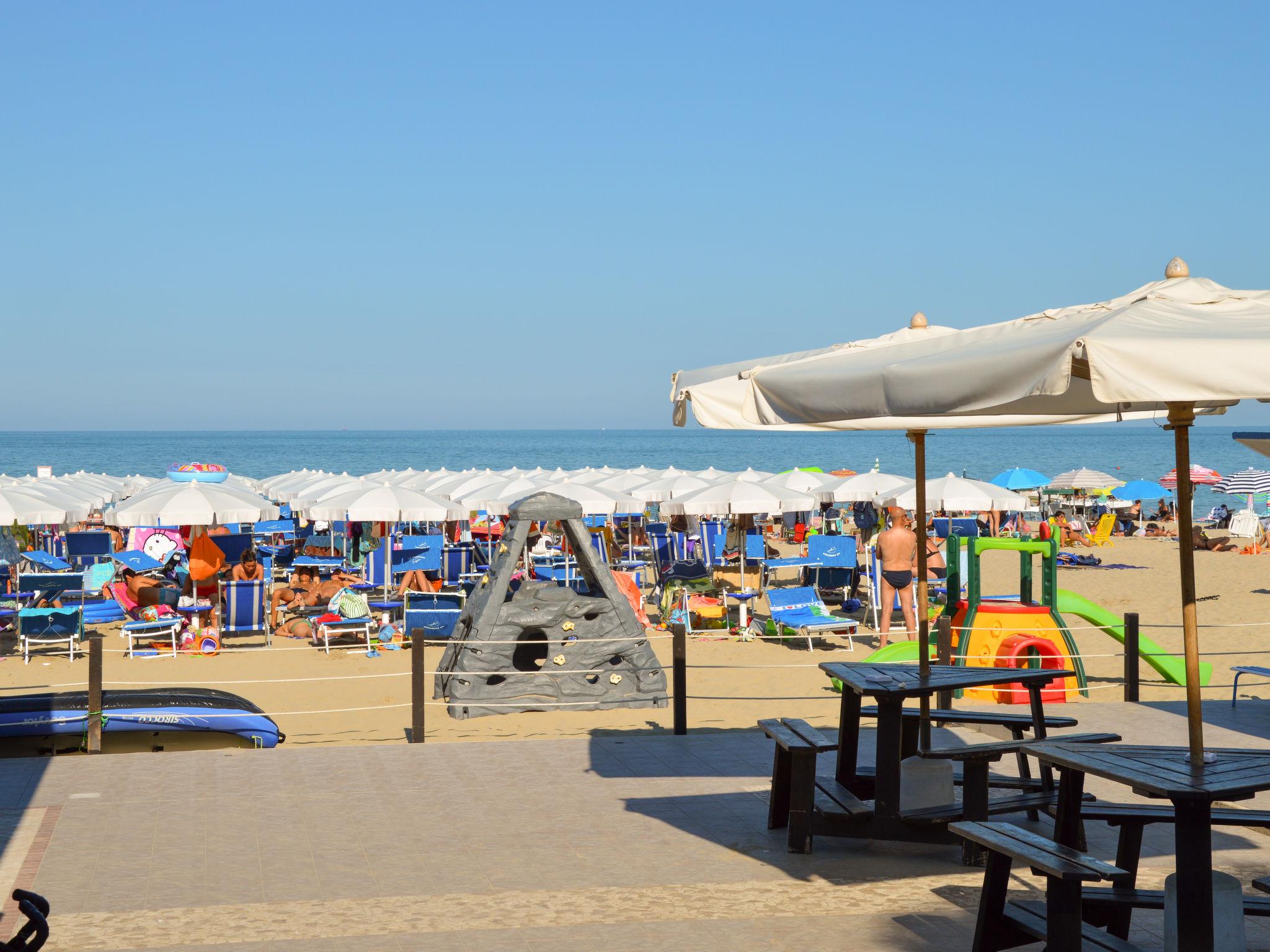 Photo 29 - Maison de 6 chambres à Alba Adriatica avec terrasse et vues à la mer