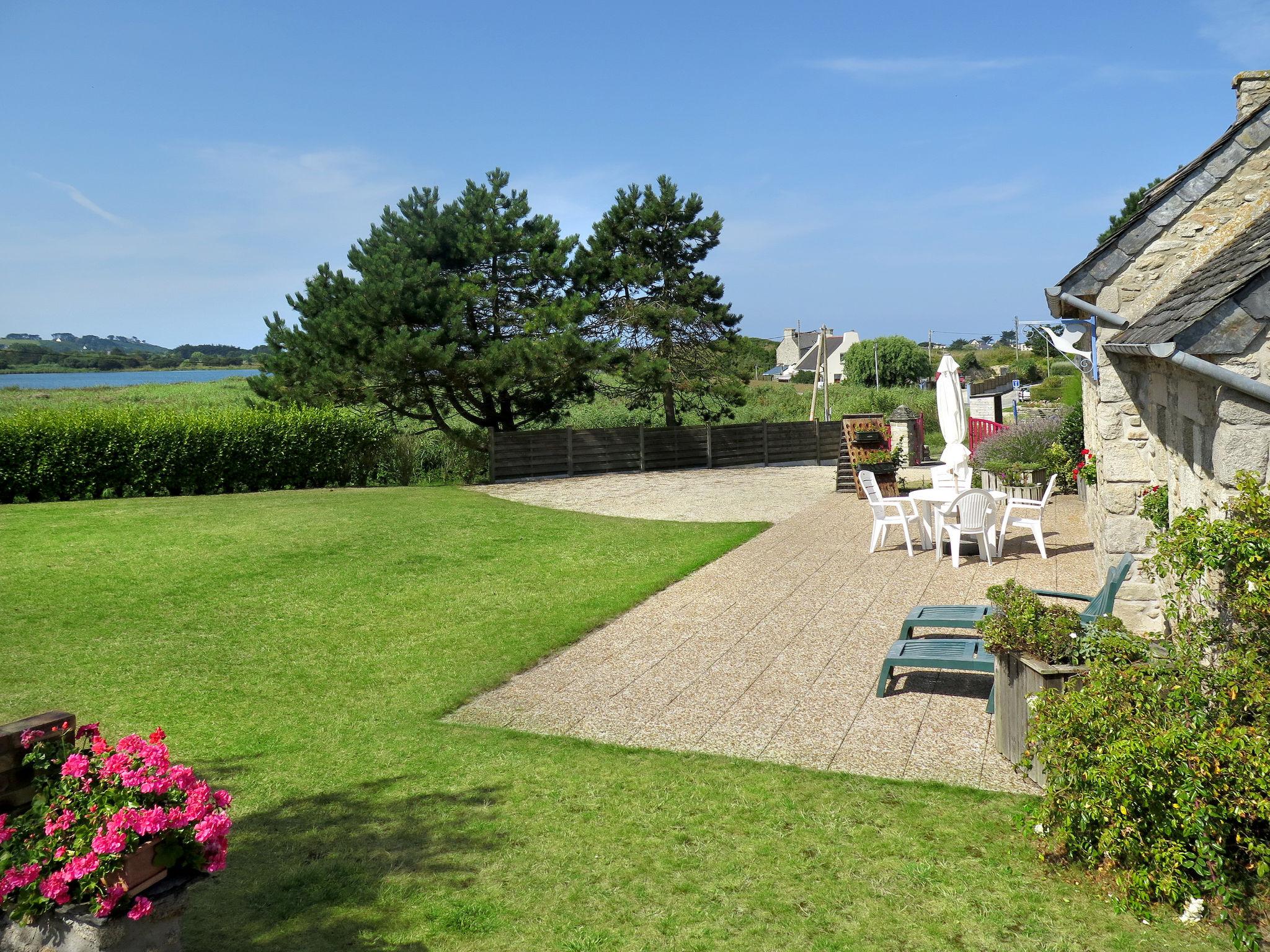 Foto 5 - Casa de 1 habitación en Guissény con jardín y terraza