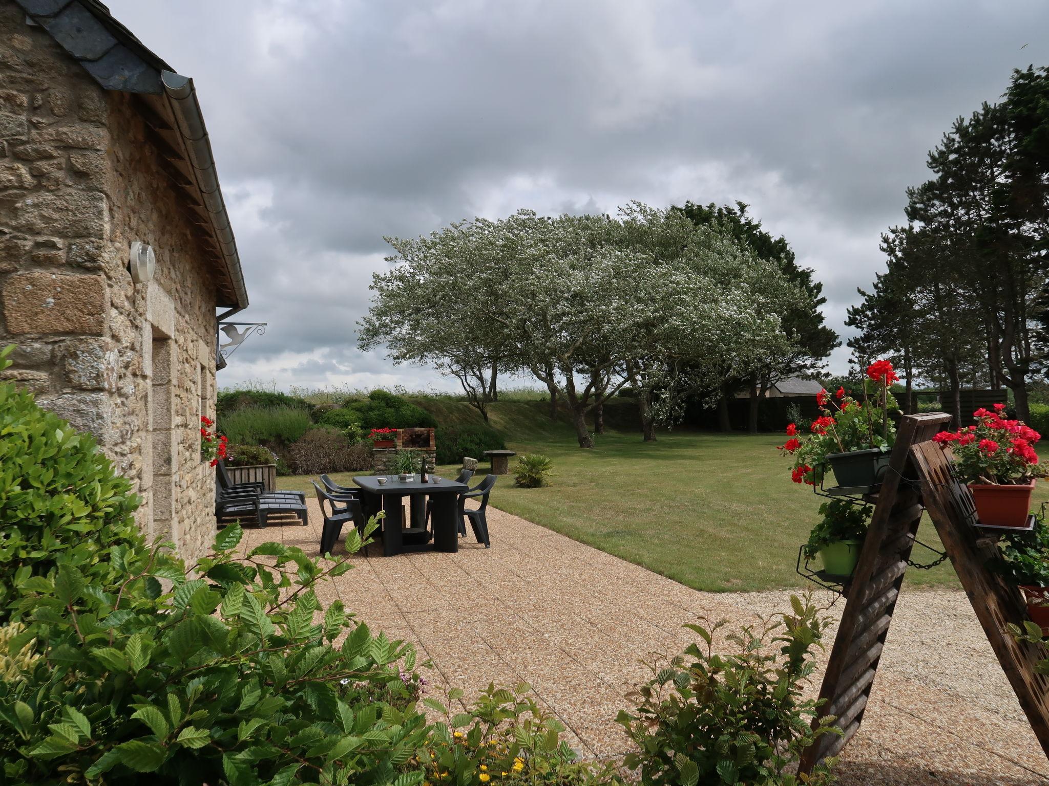 Foto 21 - Haus mit 1 Schlafzimmer in Guissény mit garten und blick aufs meer