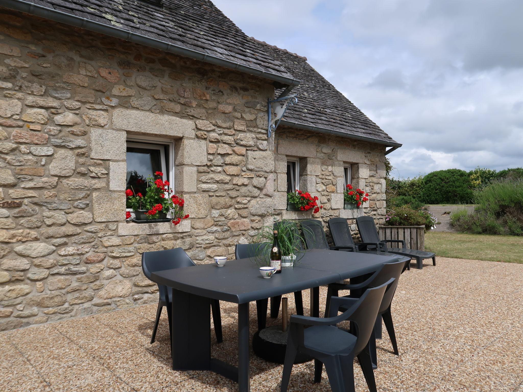 Photo 23 - Maison de 1 chambre à Guissény avec jardin et terrasse