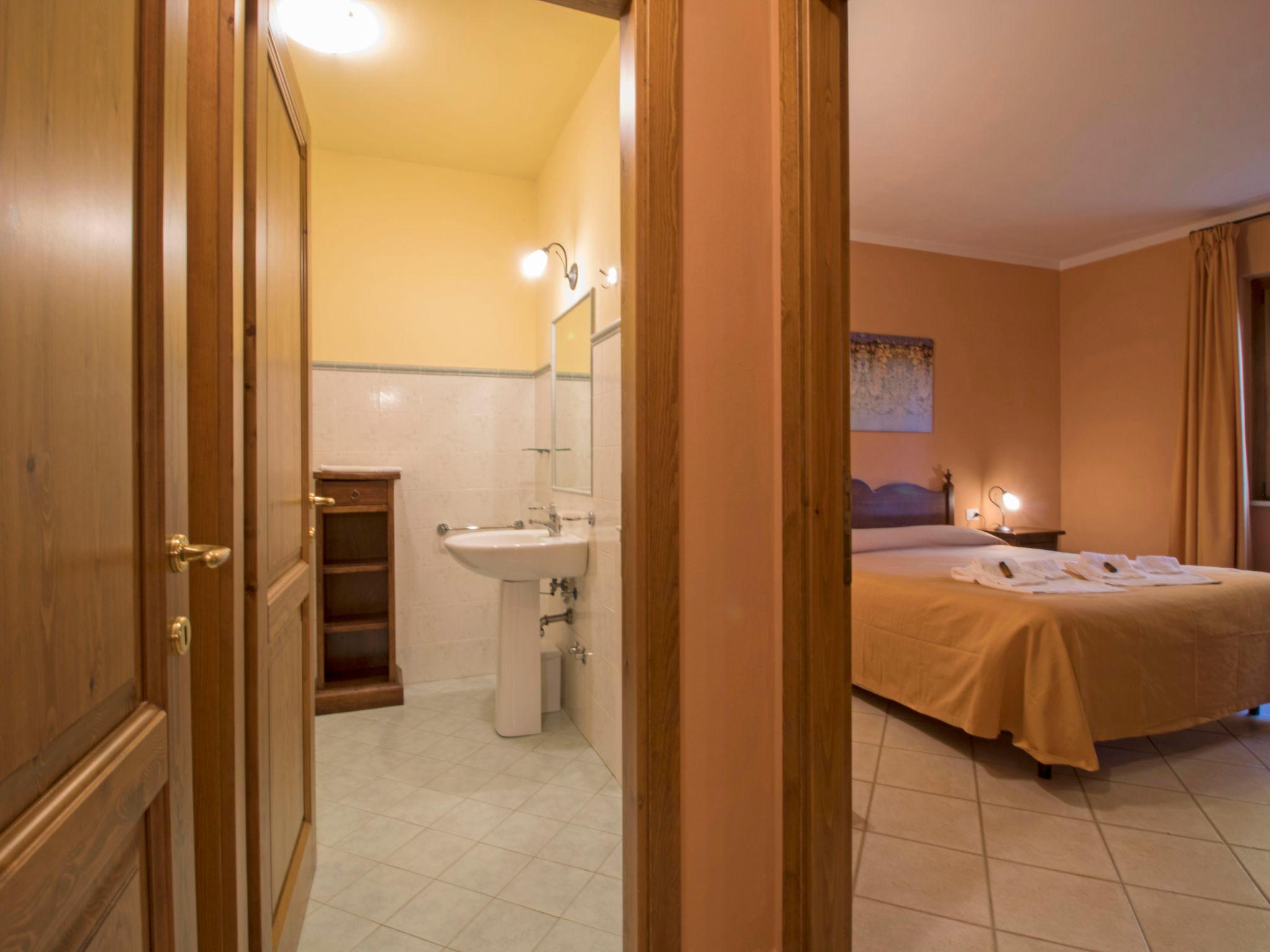Foto 13 - Apartment mit 1 Schlafzimmer in Sorano mit schwimmbad und garten