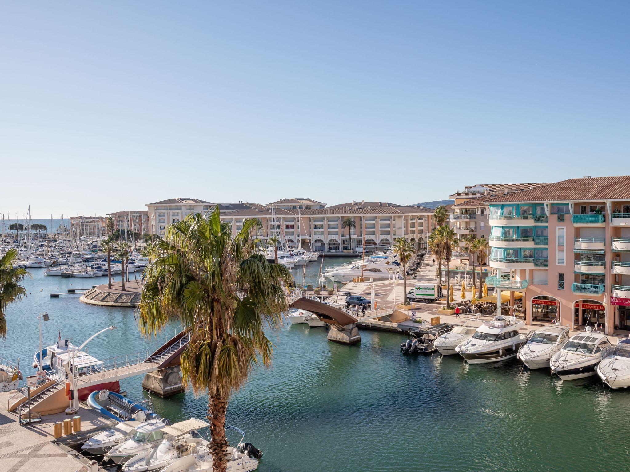 Photo 23 - Appartement de 2 chambres à Fréjus avec terrasse et vues à la mer