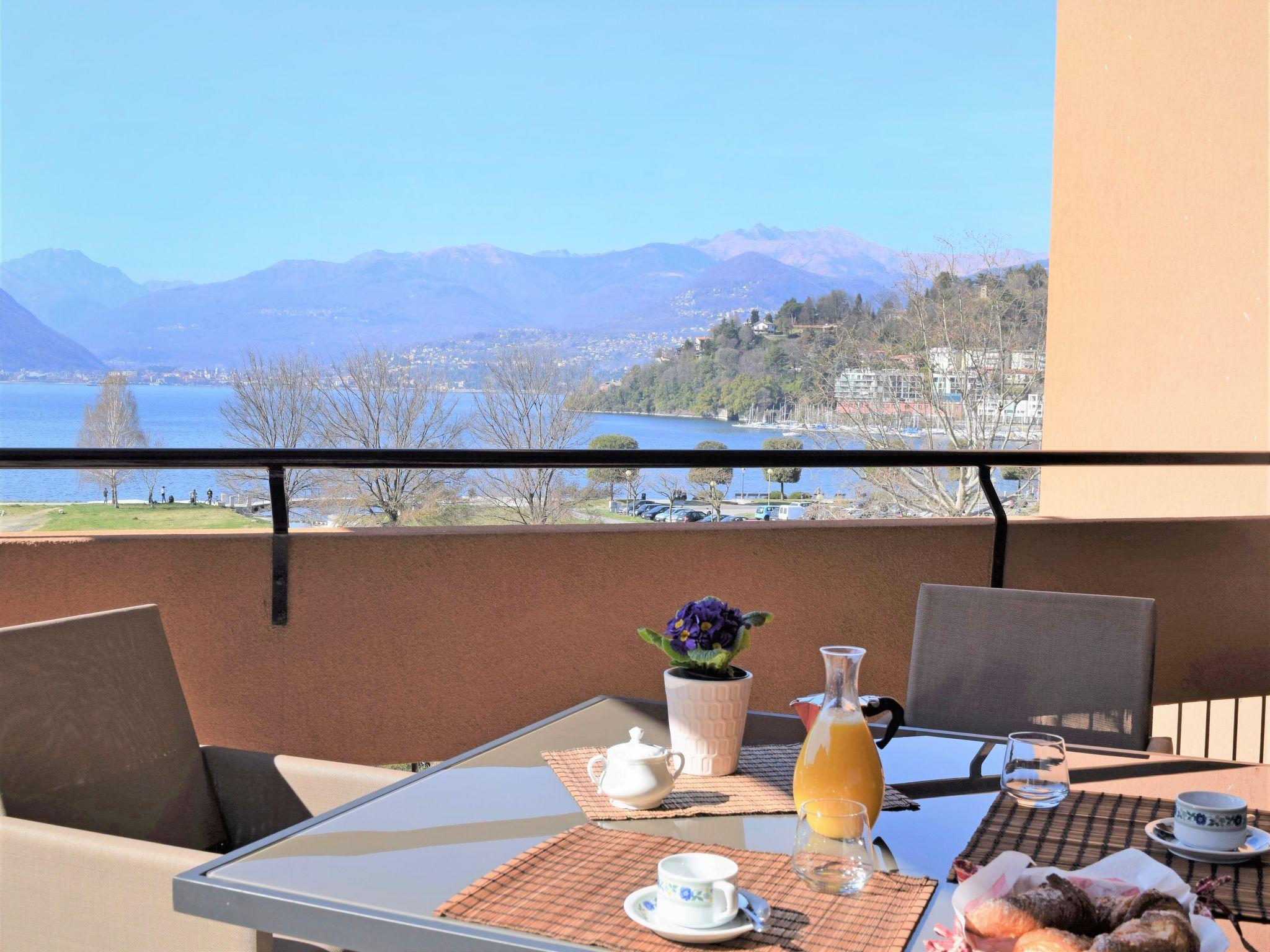 Photo 1 - Appartement de 2 chambres à Laveno Mombello avec terrasse et vues sur la montagne