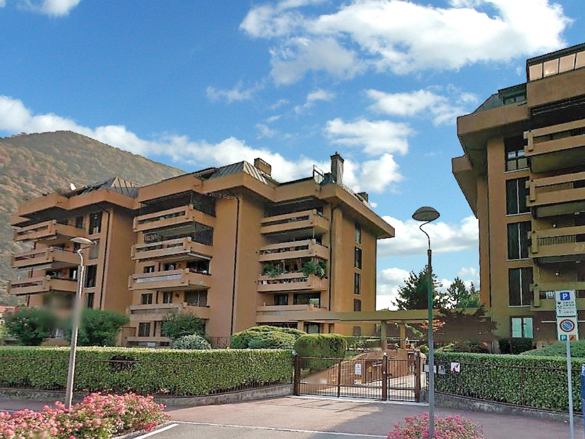 Photo 2 - Appartement de 2 chambres à Laveno Mombello avec terrasse et vues sur la montagne