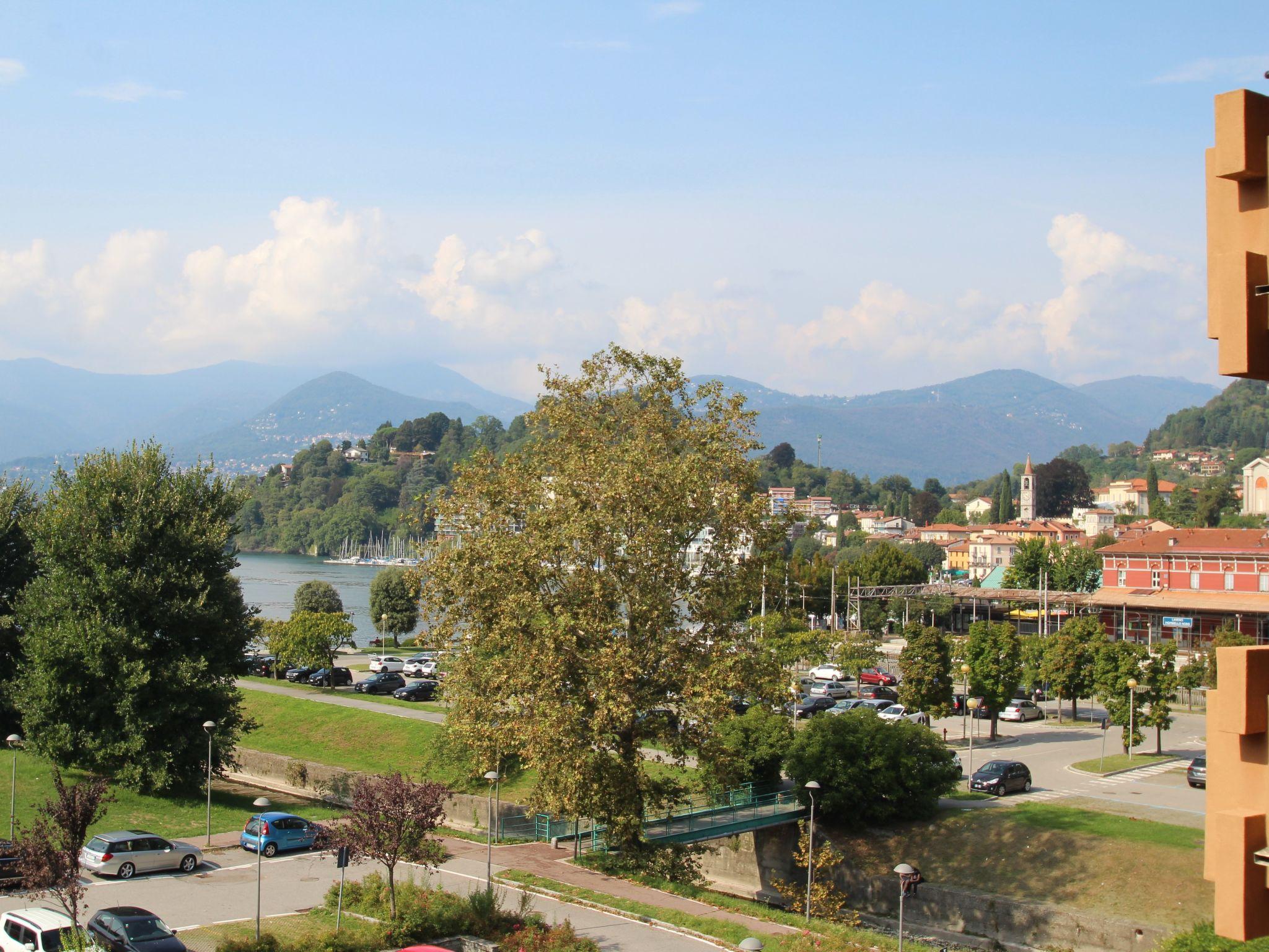 Foto 22 - Apartamento de 2 quartos em Laveno Mombello com terraço e vista para a montanha