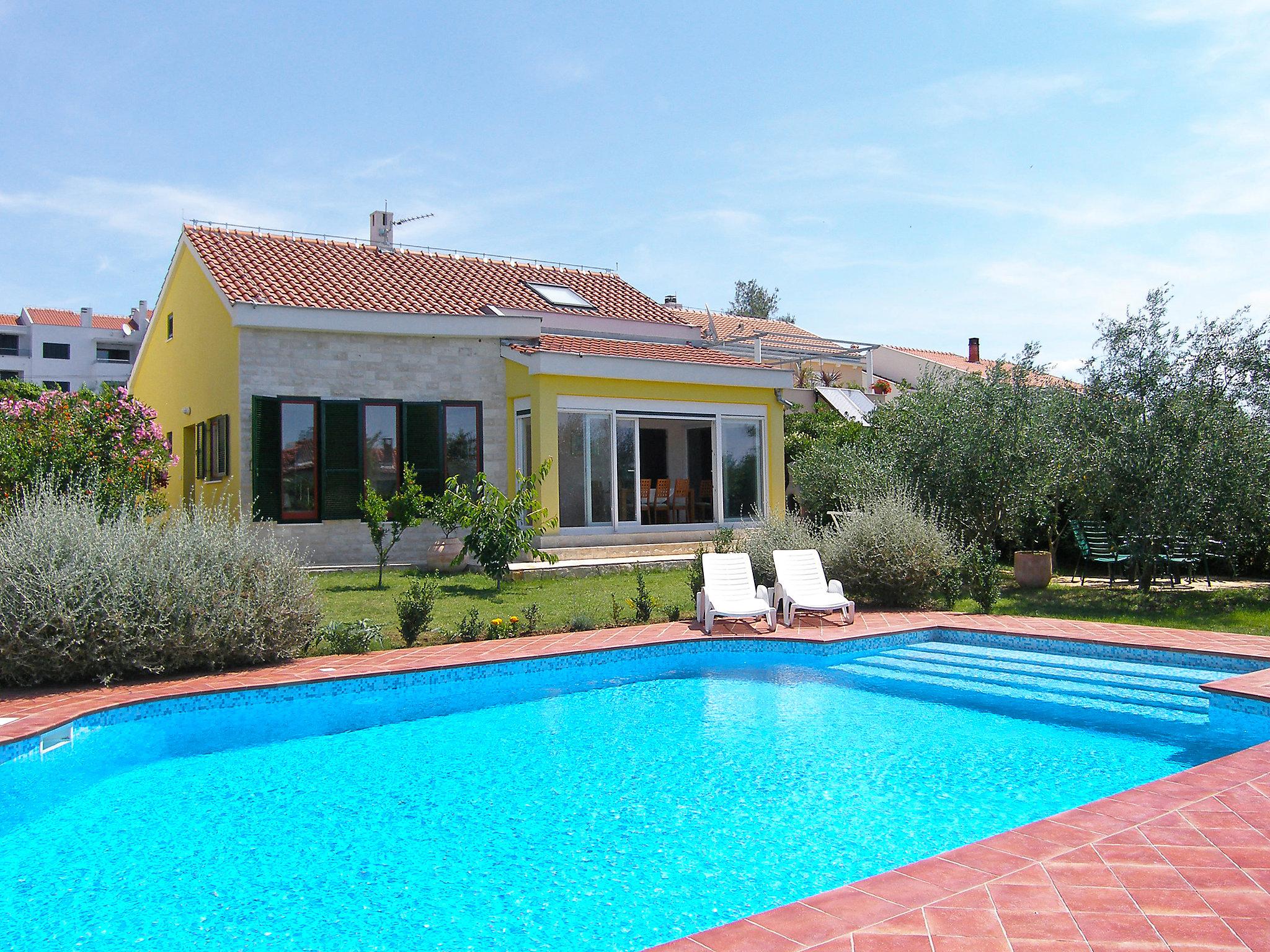 Photo 1 - Maison de 4 chambres à Zadar avec piscine et vues à la mer