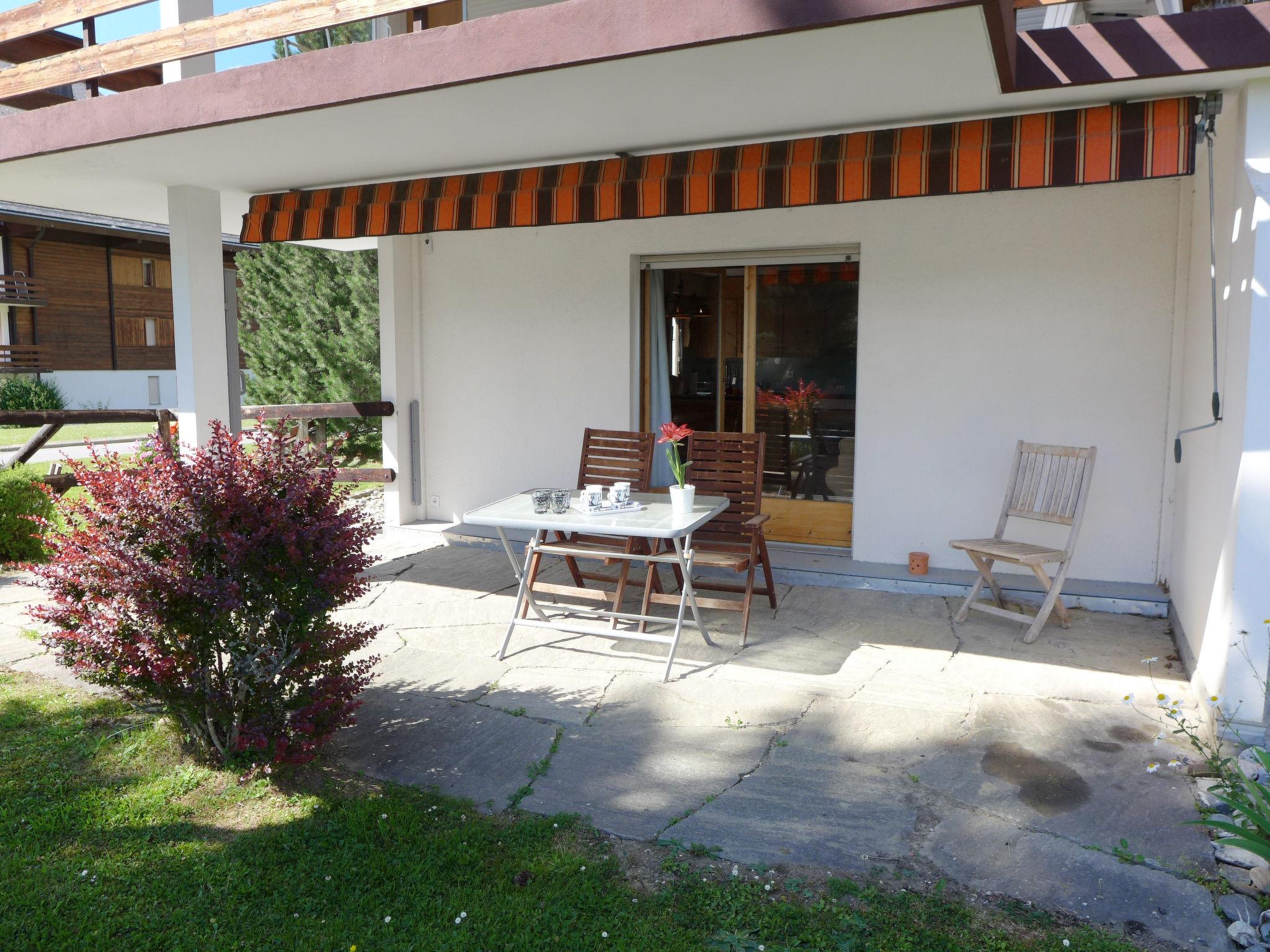 Photo 14 - 2 bedroom Apartment in Ollon with garden and terrace