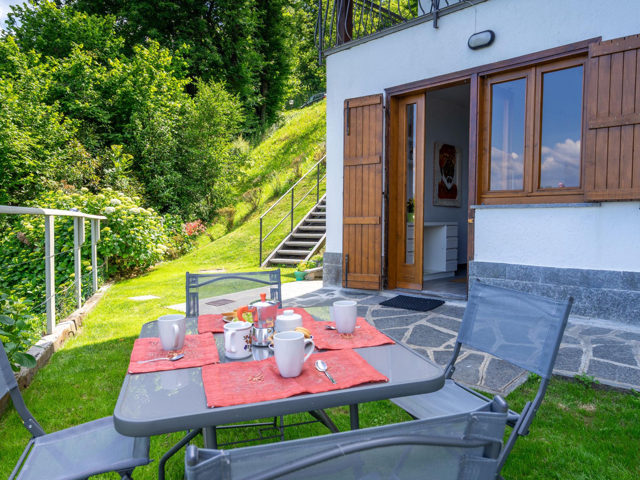 Photo 4 - 1 bedroom Apartment in Stresa with garden and mountain view
